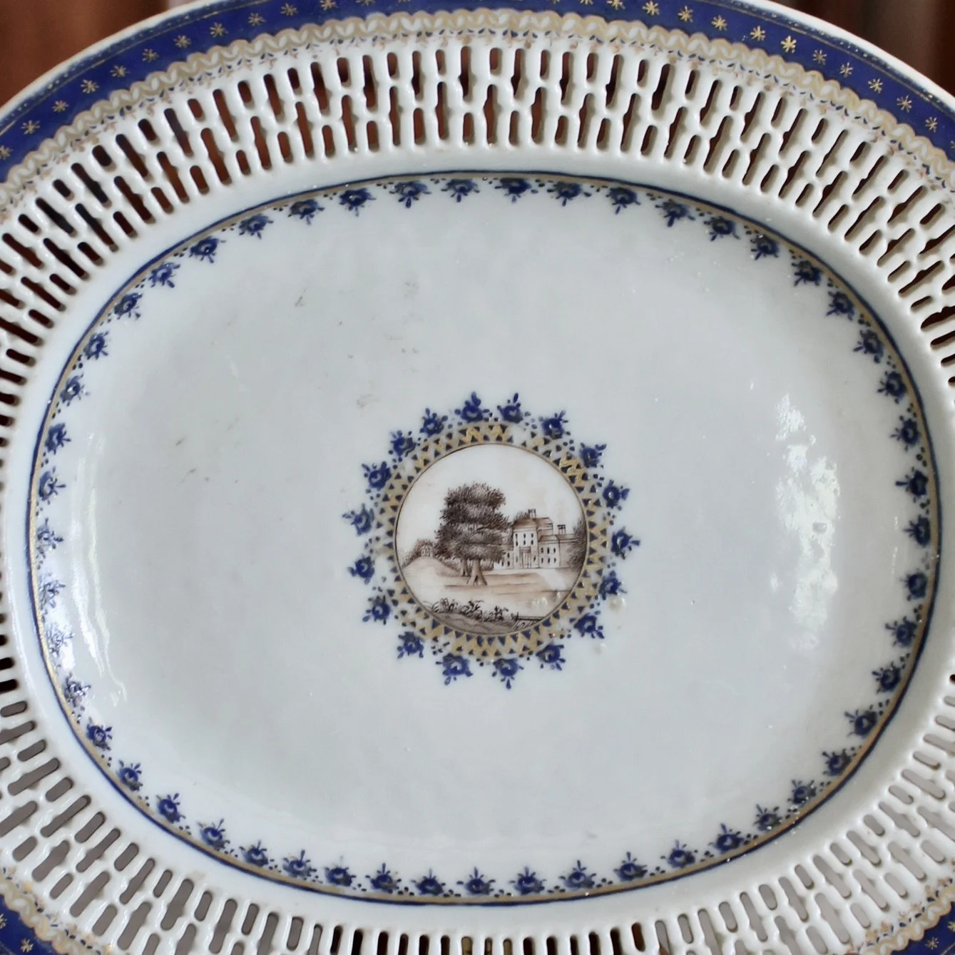 Chinese Export Porcelain, Blue and Gilt salad bowl and plates