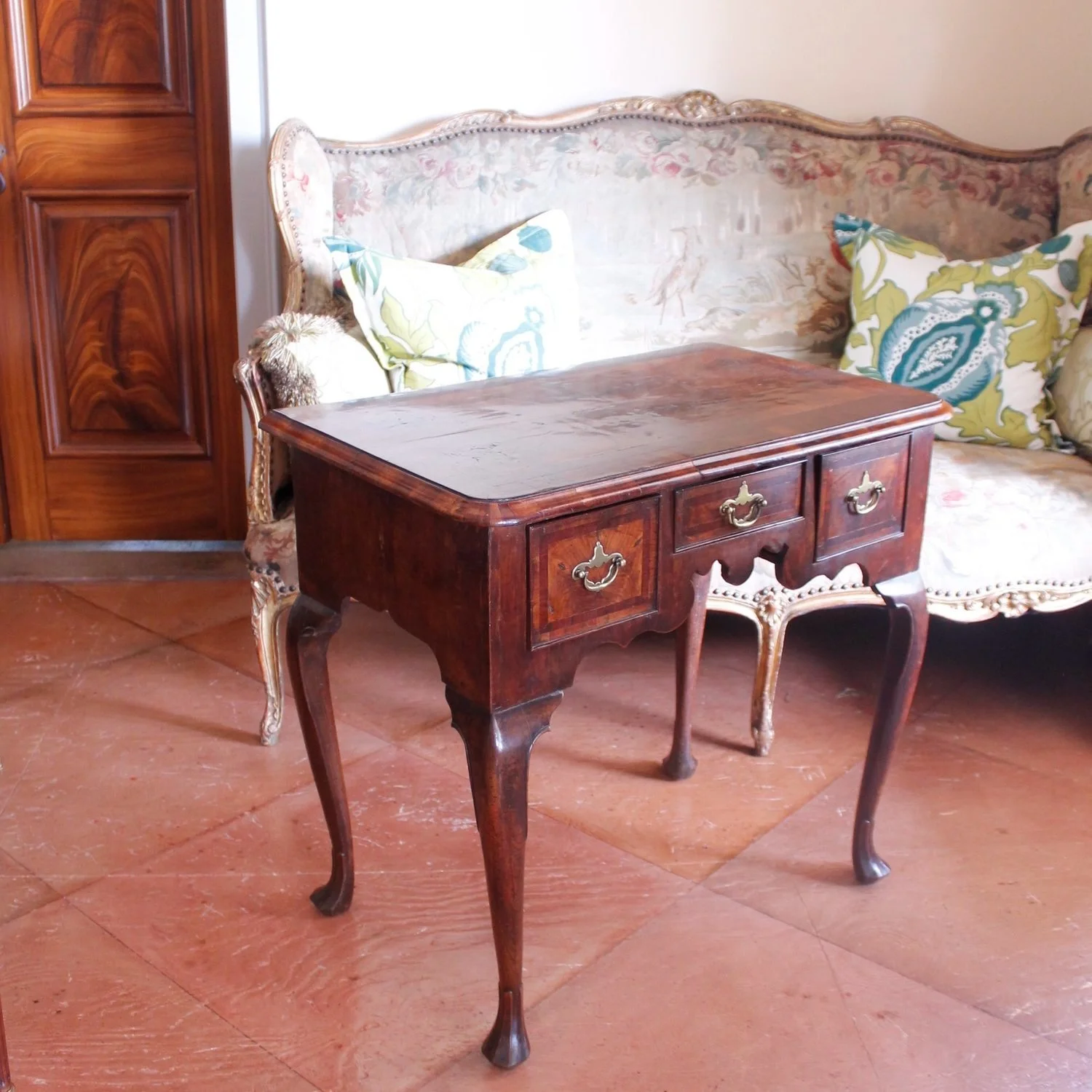 Early-George-Georgian-II-Period-Inlaid-Walnut-Lowboy-Side-Table (3)