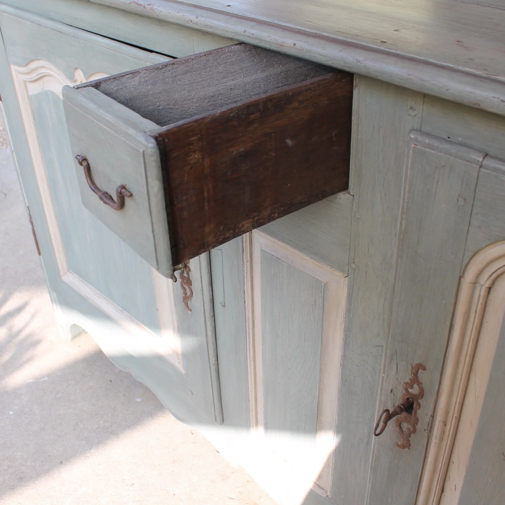 Antique-Louis-XV-French-Blue-Buffet-Cabinet (15)-detail
