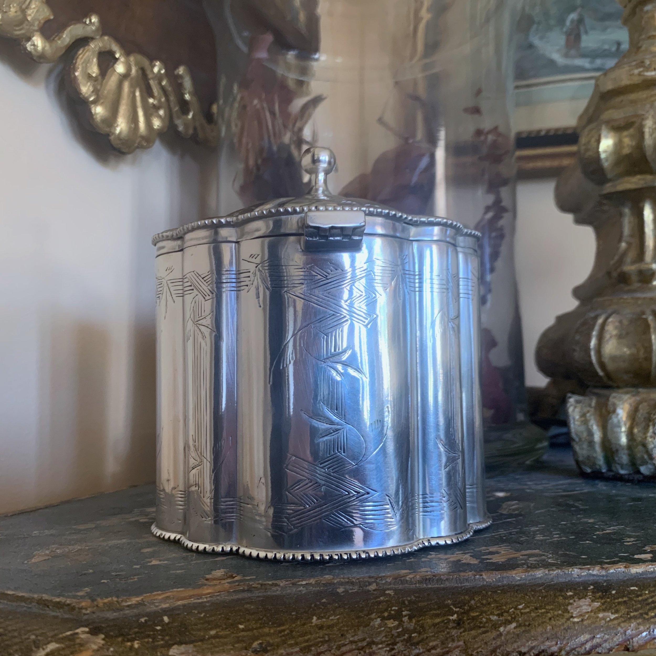 English-Silver-Plate-Biscuit-Box-With-Bamboo-Engraving (3)