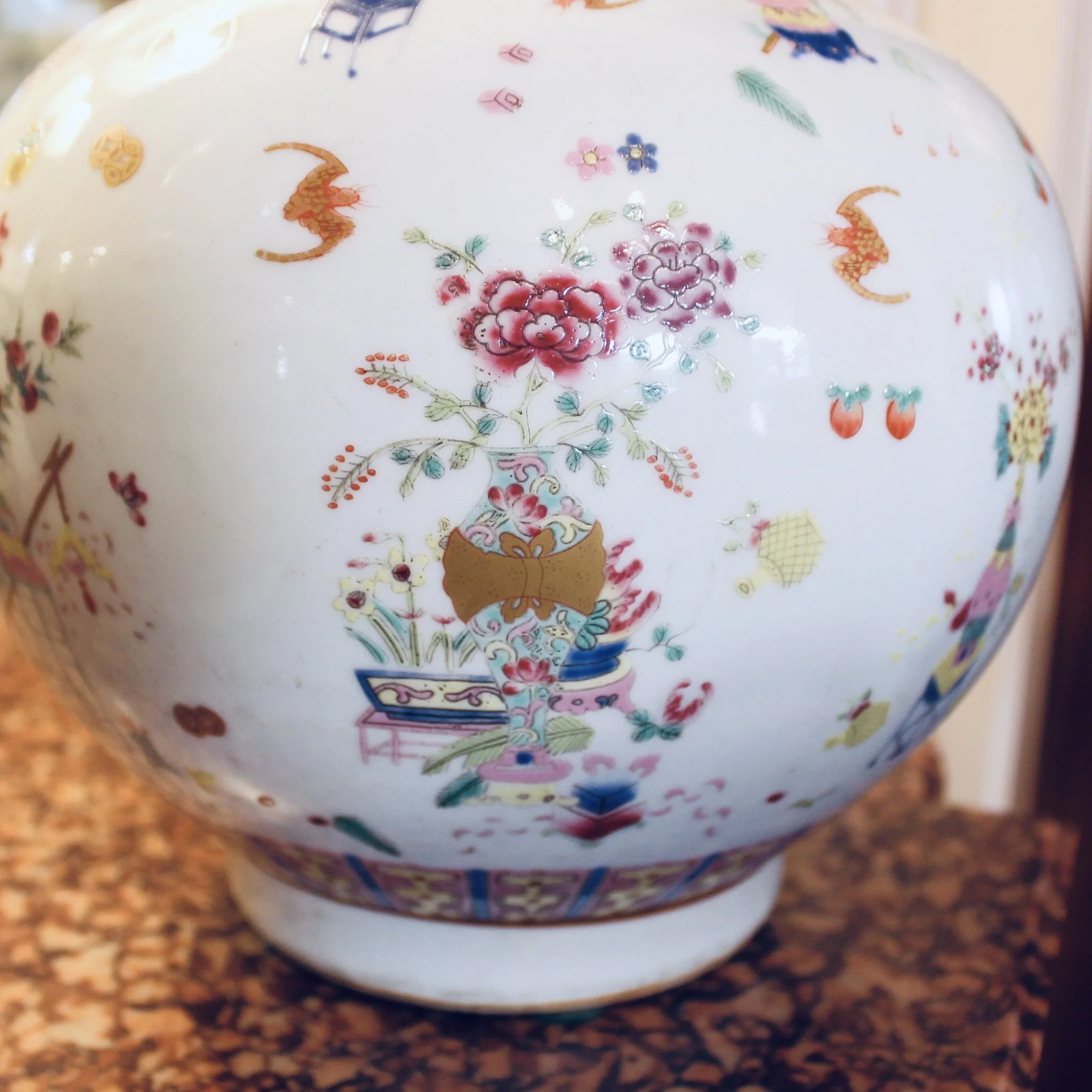 Pair of Chinese Export Double Gourd Porcelain Vases in the Hundred Antiques Pattern