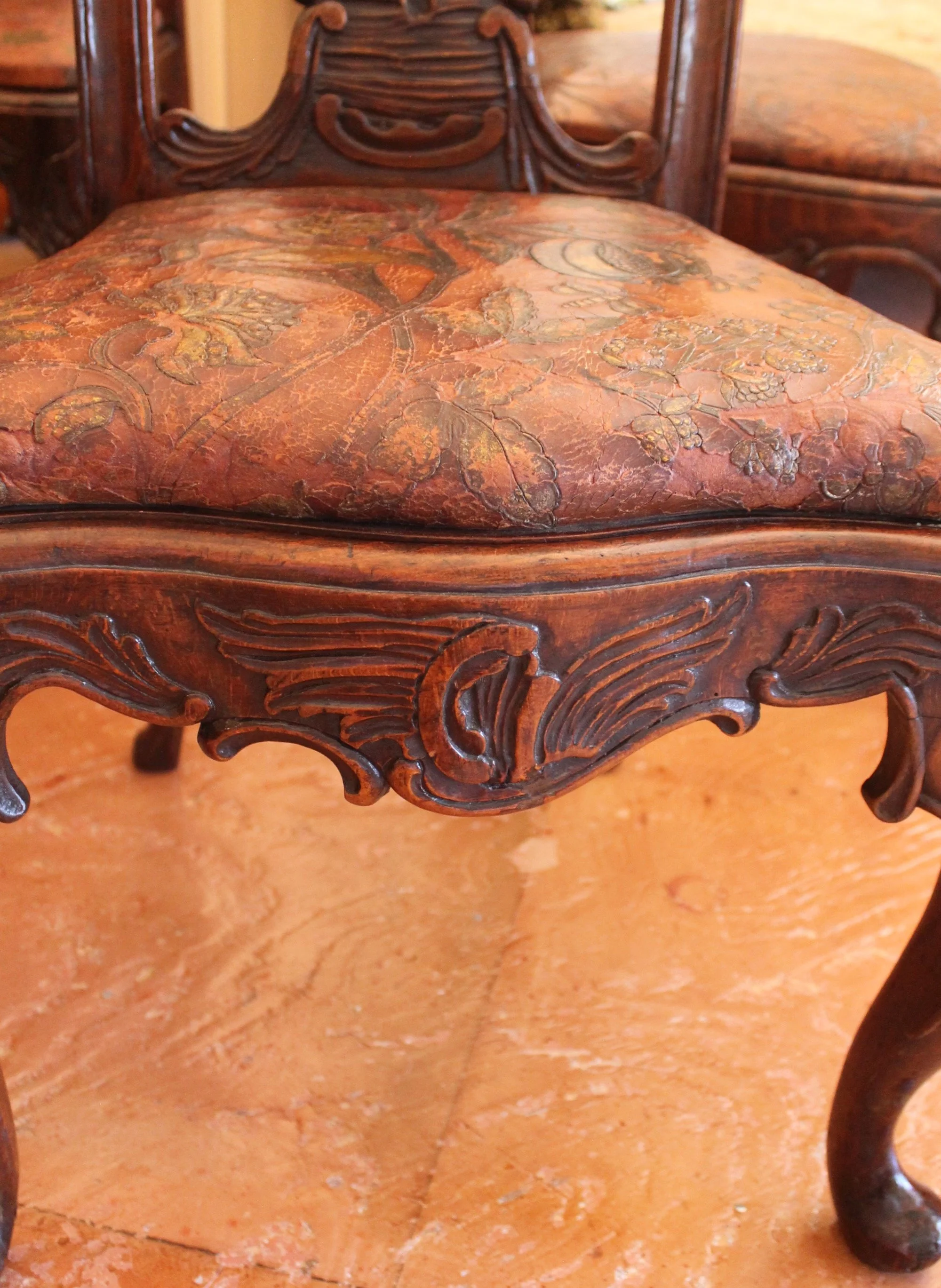 Set-of-Six-Portuguese-or-Spanish-Rococo-Dining-Chairs-18th-Century-detail