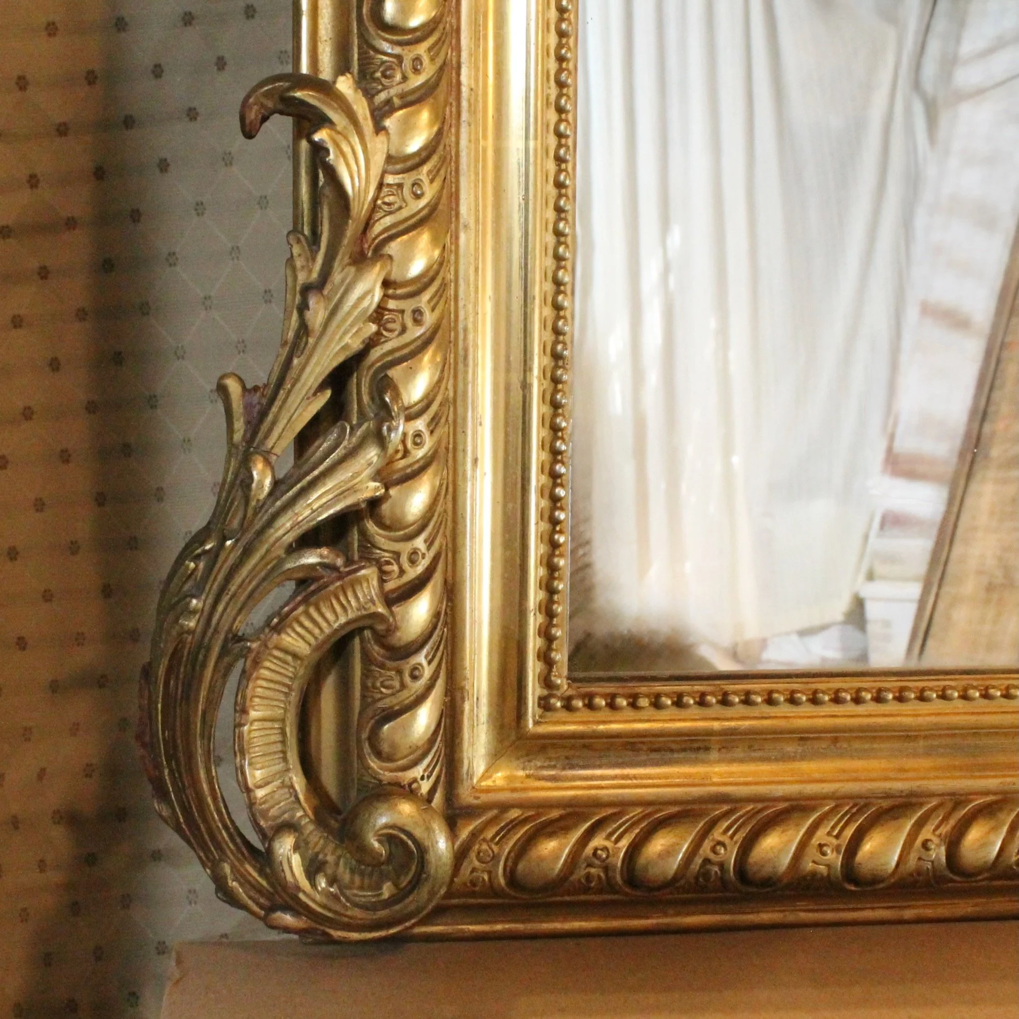 Louis-Phillipe-Giltwood-Camel-Back-Rococo-Crested-Pier-Mirror (17)-detail