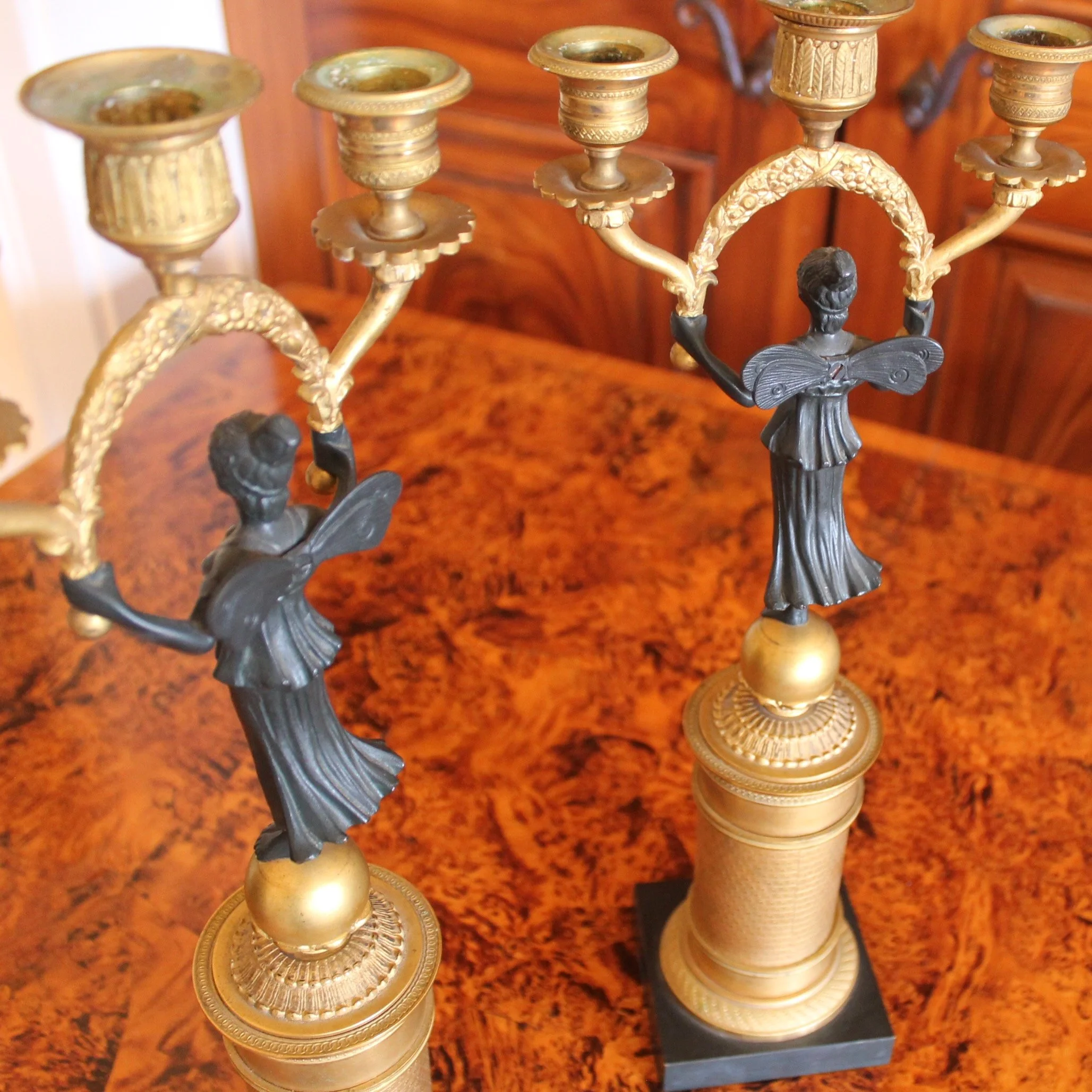 Pair-of-Continental-Gilt-Figural-Neoclassical-Candelabra-Psyche (17)-detail