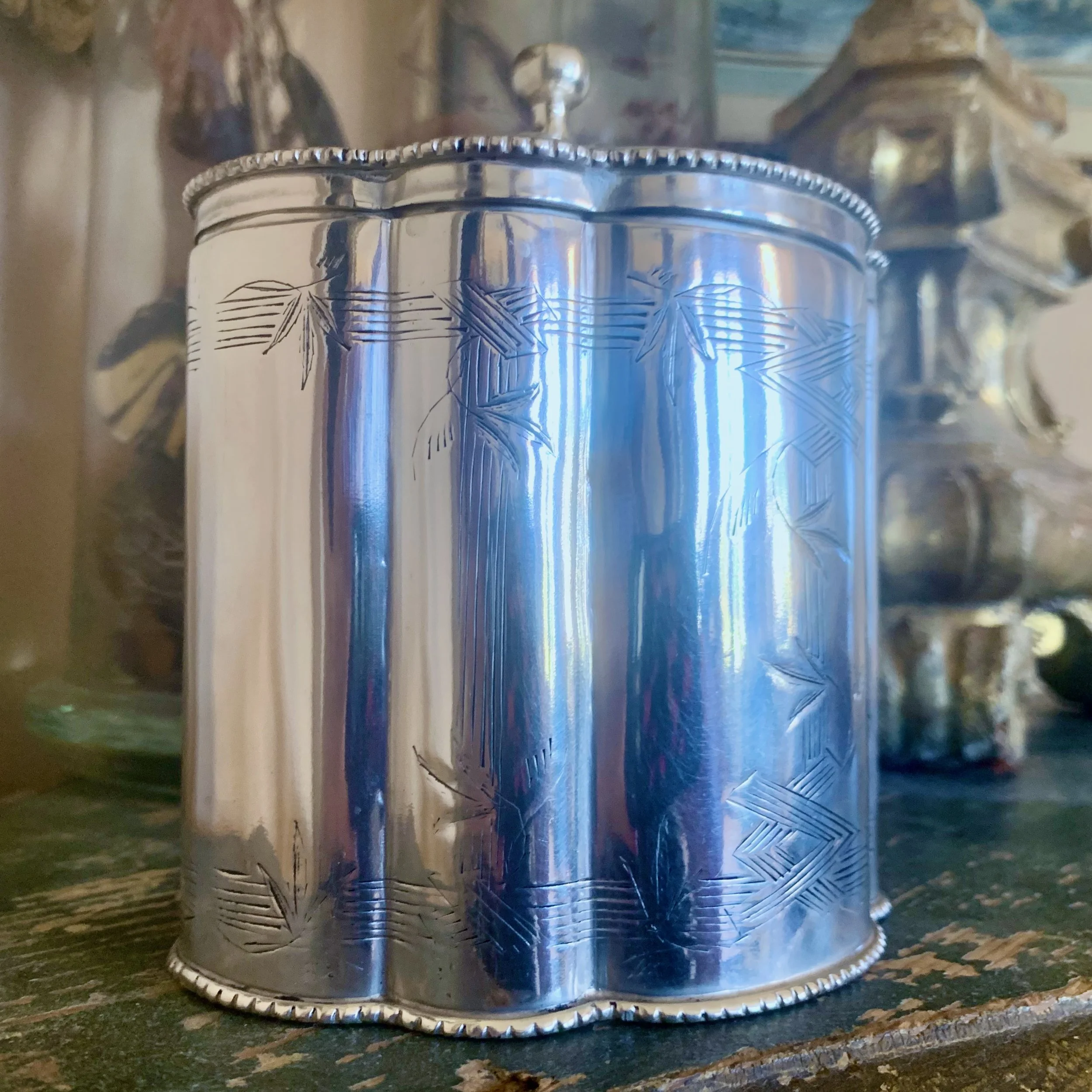 English-Silver-Plate-Biscuit-Box-With-Bamboo-Engraving (5)-side
