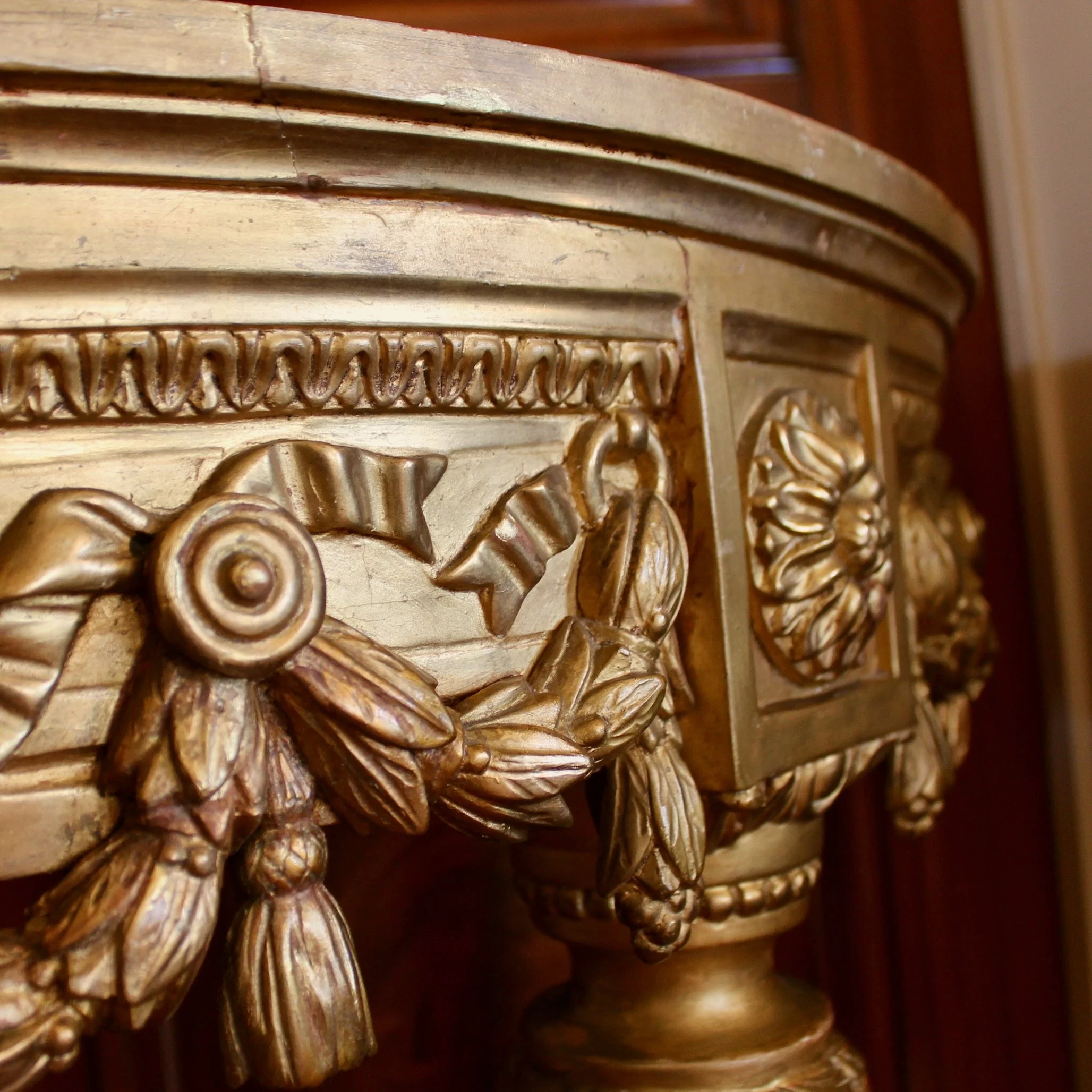 Italian-Neoclassical-Demilune-Gilt-Wood-Console-Table-detail
