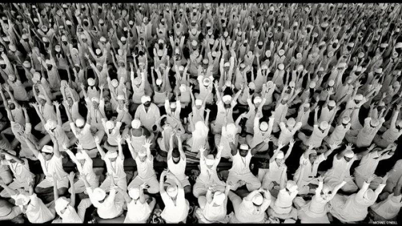 186a_oneill_yoga_fo_05301taschen.jpg