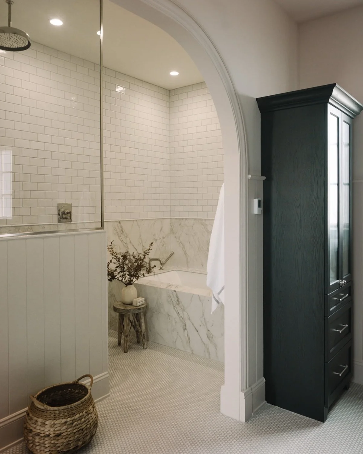 Where beauty meets function 🤍
Clean lines, soft light, and every detail designed to feel like a daily retreat.

This is more than a bathroom &mdash; it&rsquo;s a moment of calm in the middle of a busy life. ✨ #BathroomDesign #DreamSpace