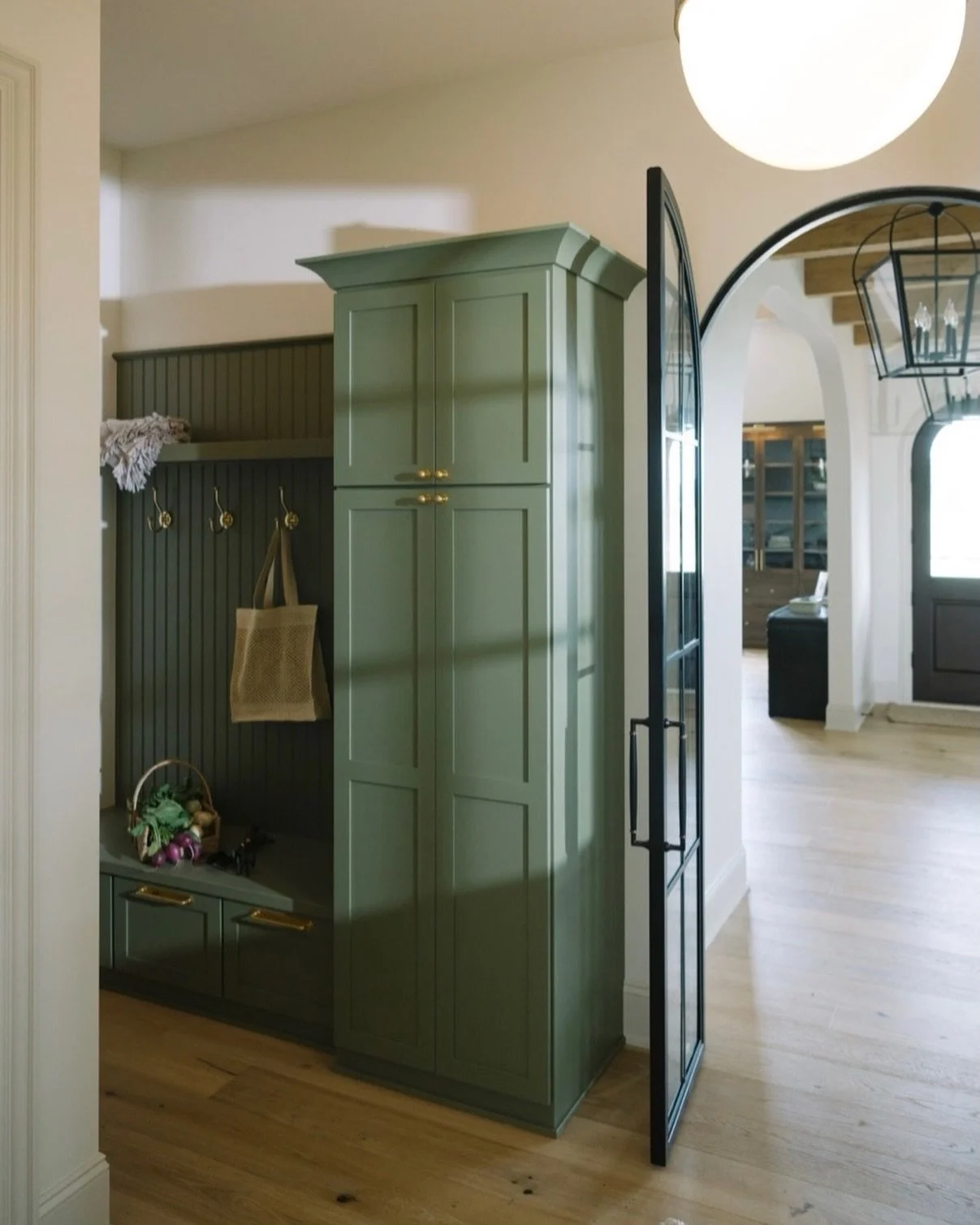 Serving English countryside&hellip; storing Midwest mud. 
.
.
.
#customcabinetry #interiordesign #mudroomdesign