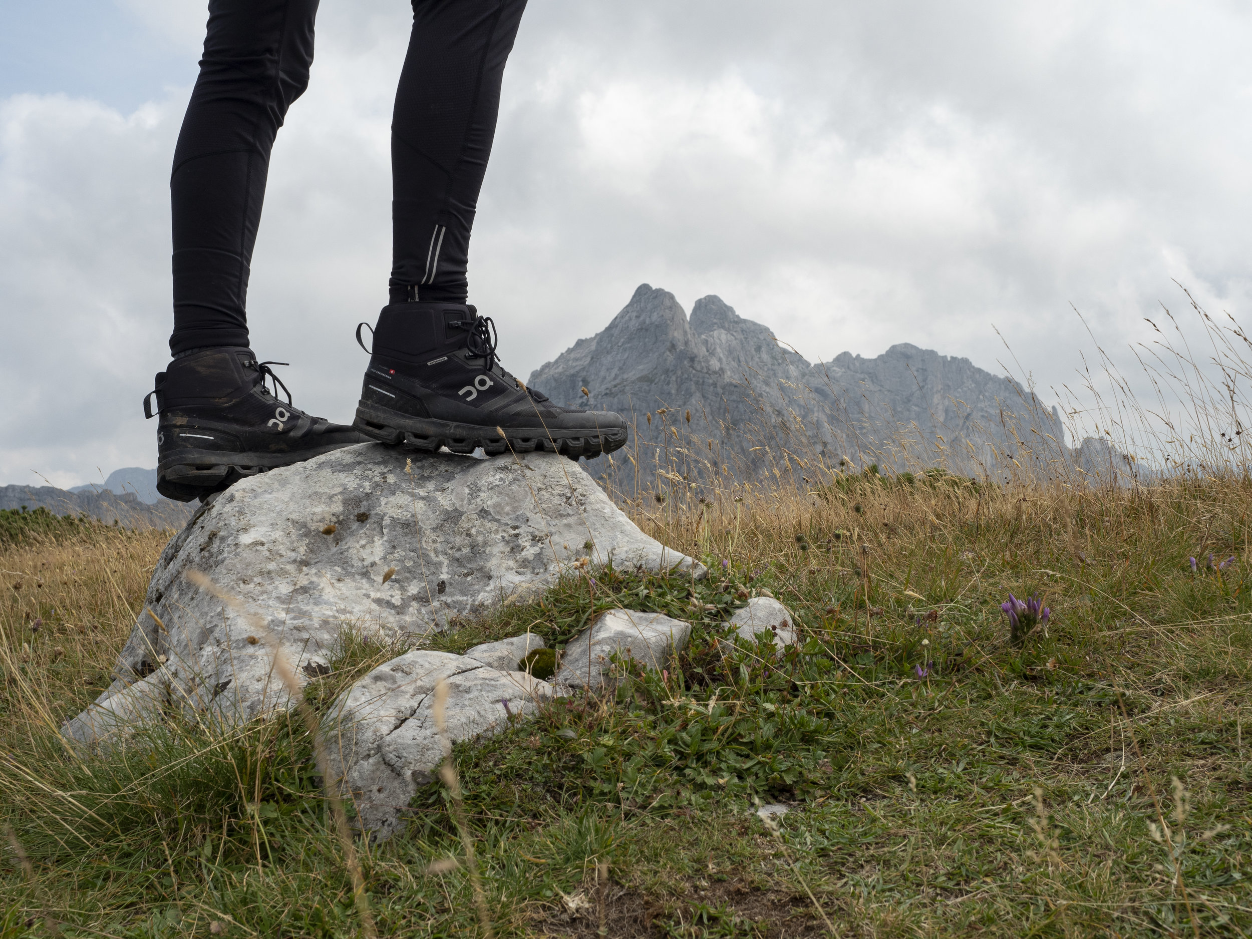 on cloud hiking shoes review