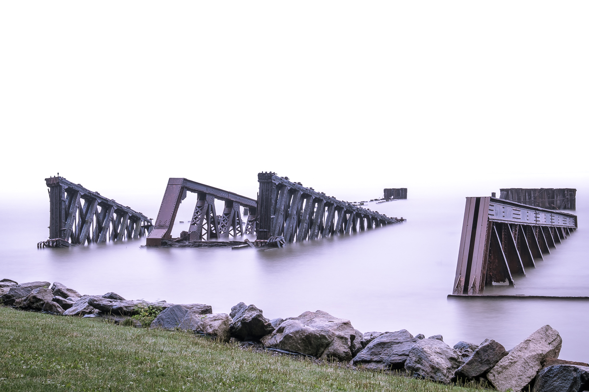 Alternating supports for pier ramps