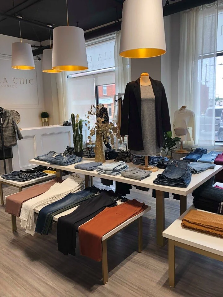 bella chic display.jpg