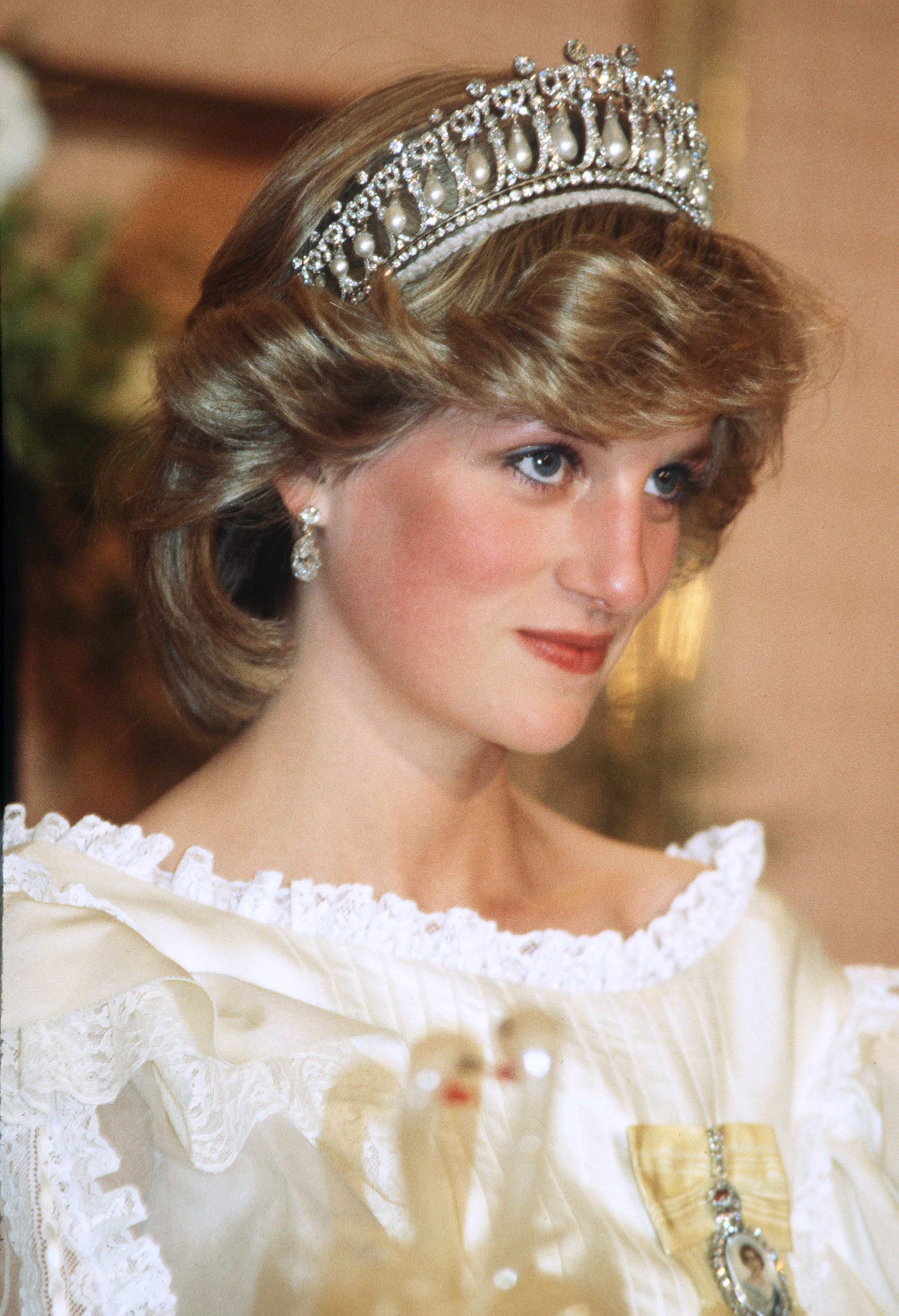 princess diana lovers knot.jpg