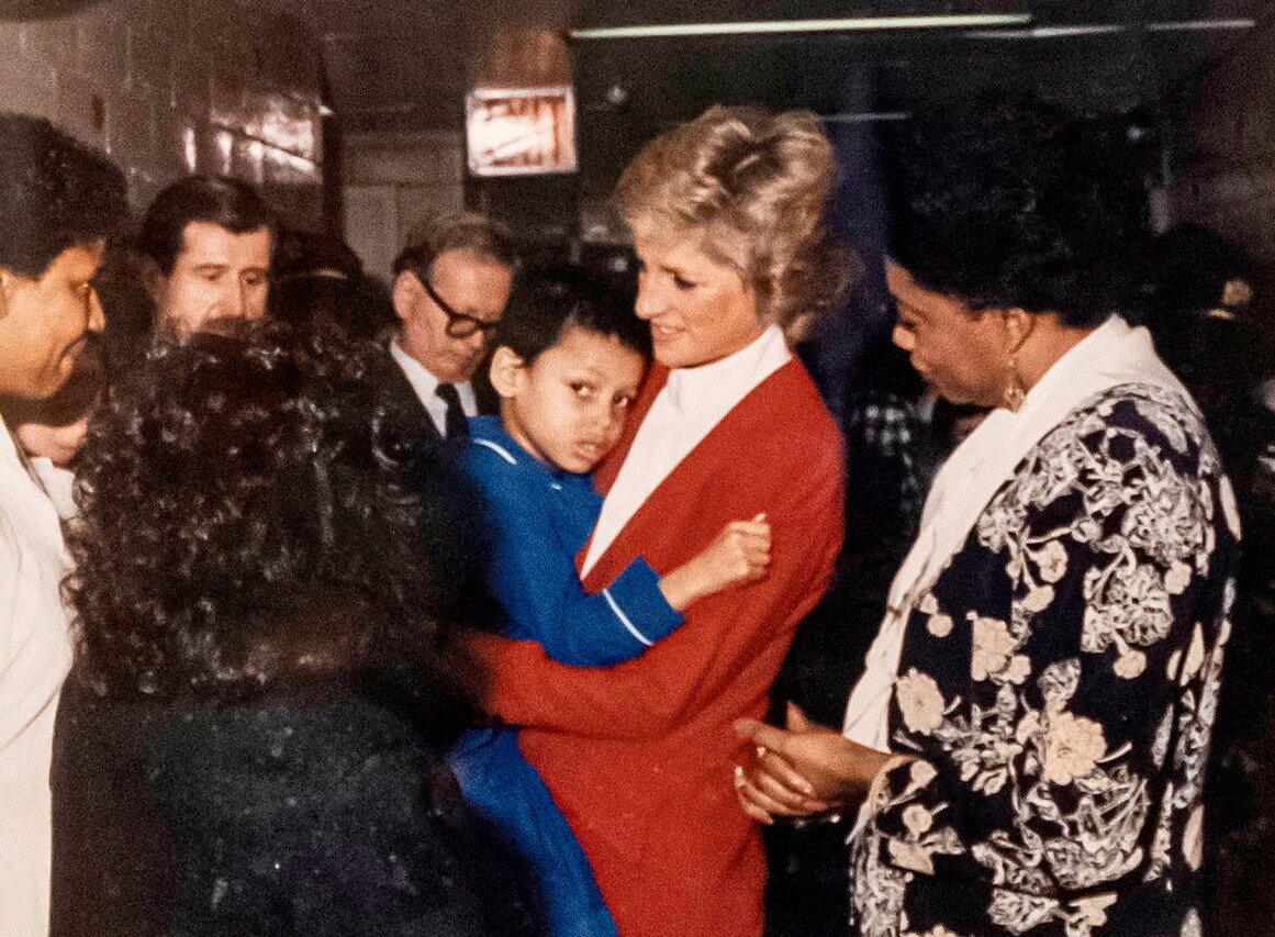 princess-diana-2+harlem+aids+patient.jpg