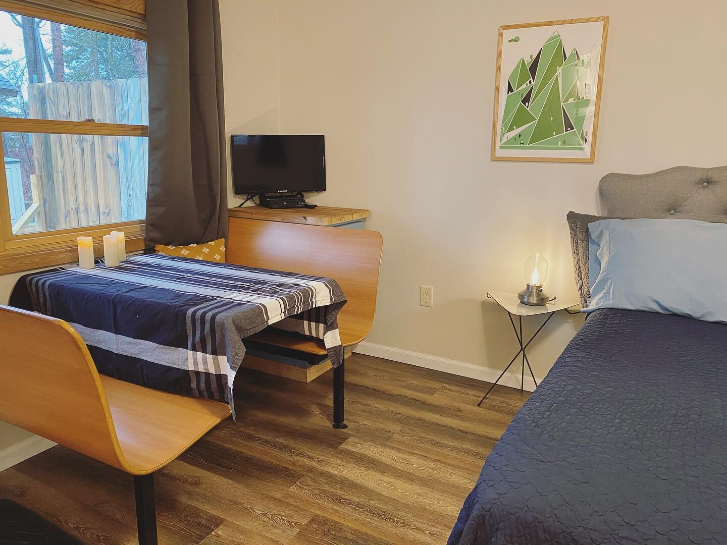 The Sawtooth Studio now offers a QUEEN size bed! Enjoy more room for you and all your pets or a human travel companion. Book now on our website or Airbnb!

#grandmaraismn #donorthmn #visitcookcounty #northshoremn #basecampnorthshore #petfriendly