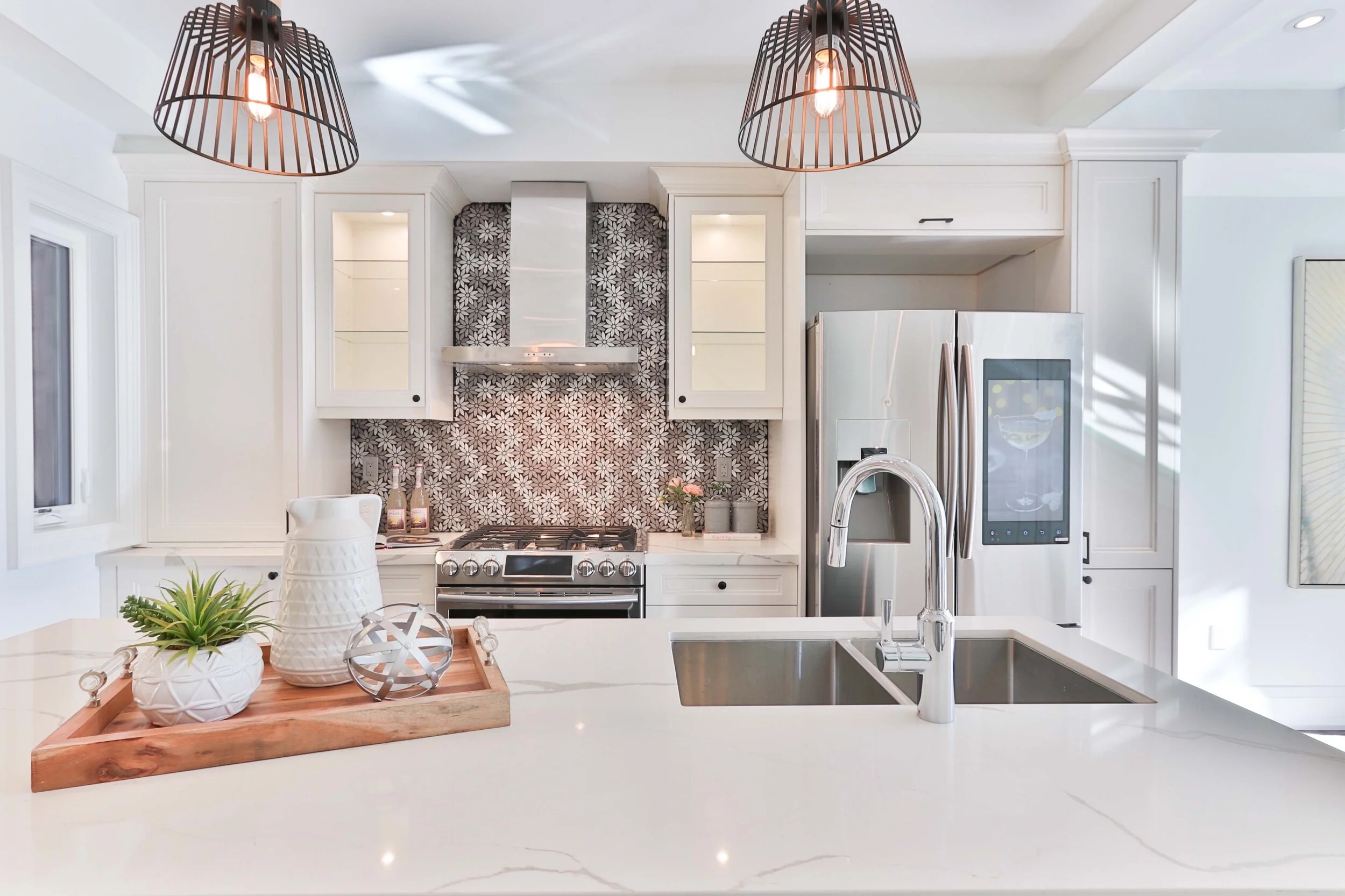Home Staging white kitchen 