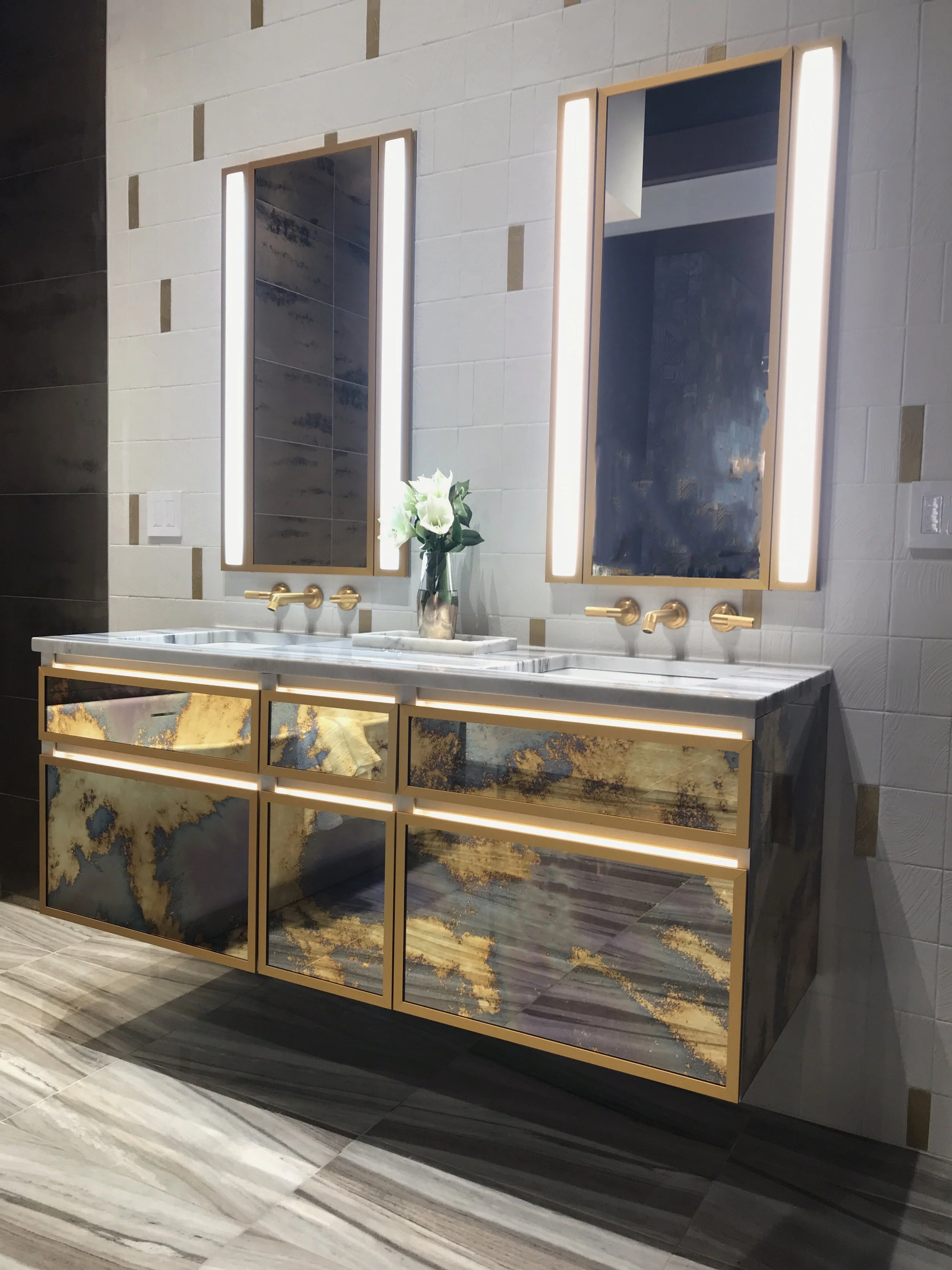Luxury Palm Beach Mirrored Bathroom 