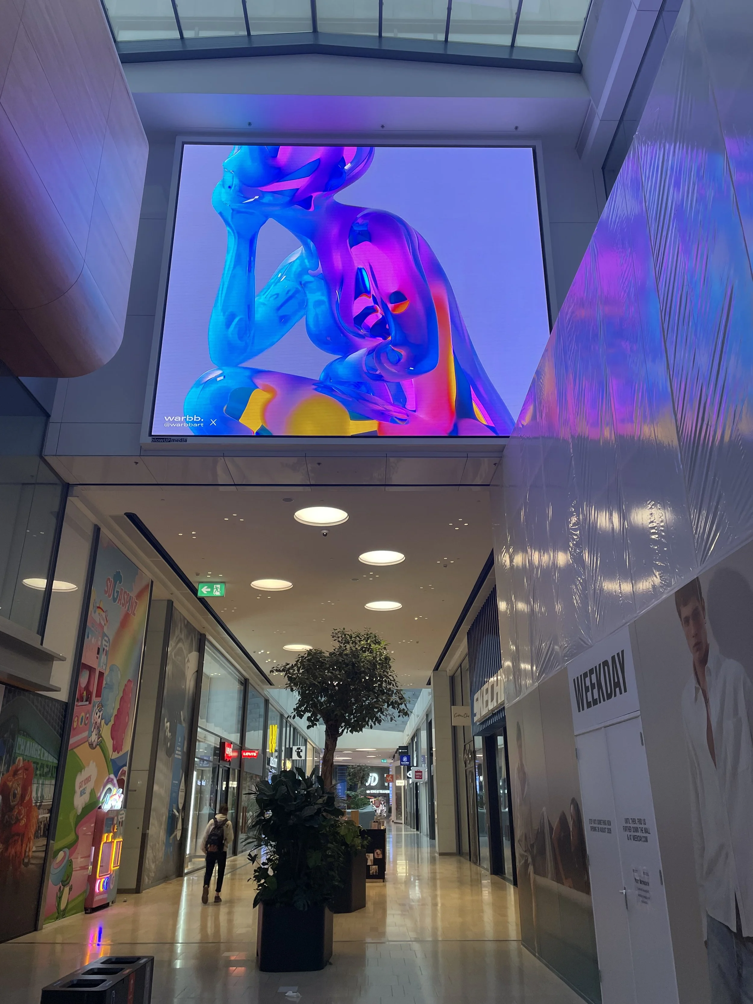 Dutch art on the Hoog Catharijne video display.