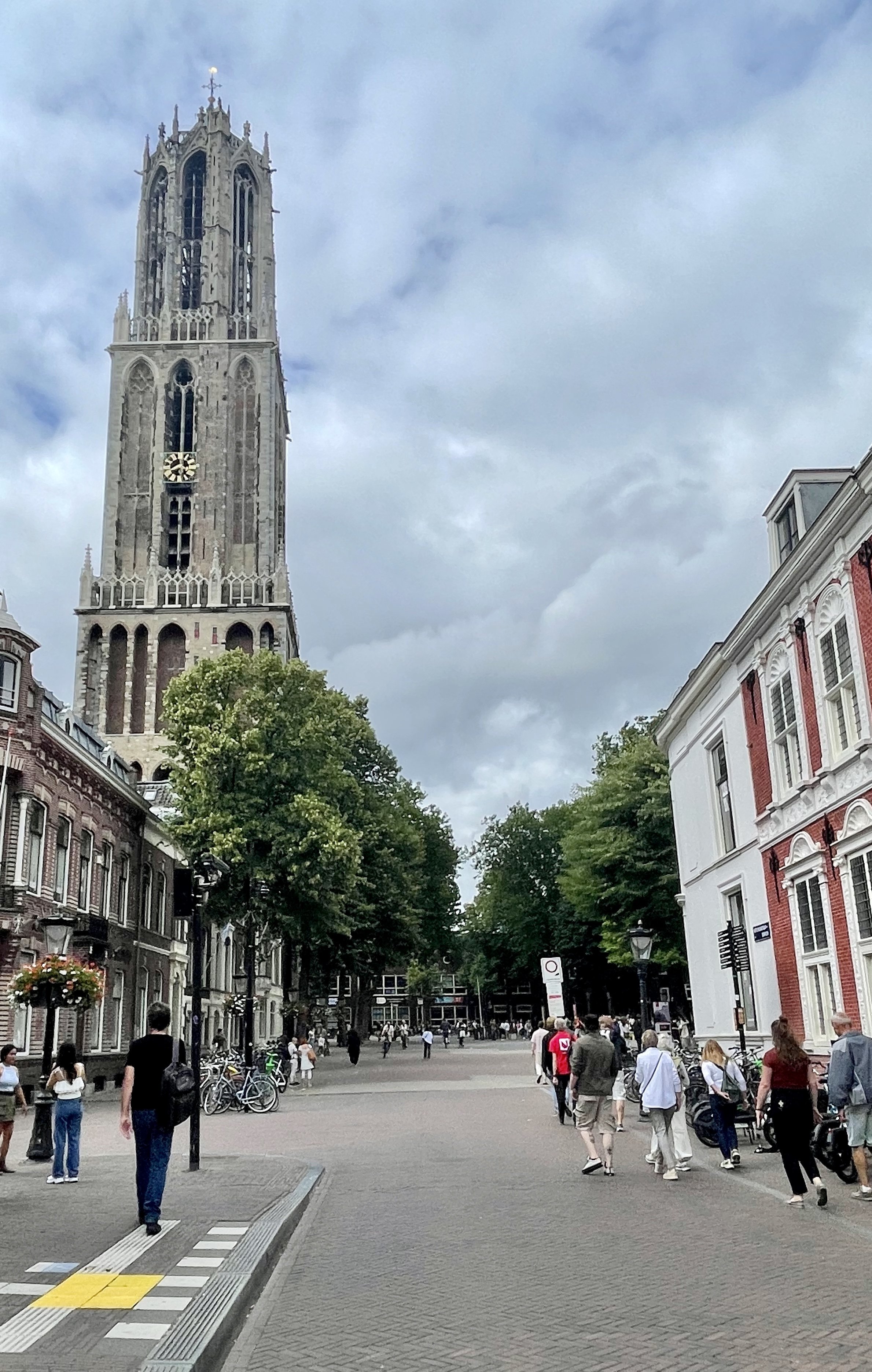 Utrecht, approaching the Dom church.