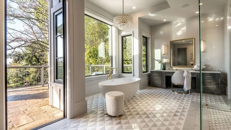 Bathroom Palm Beach luxury pocket doors