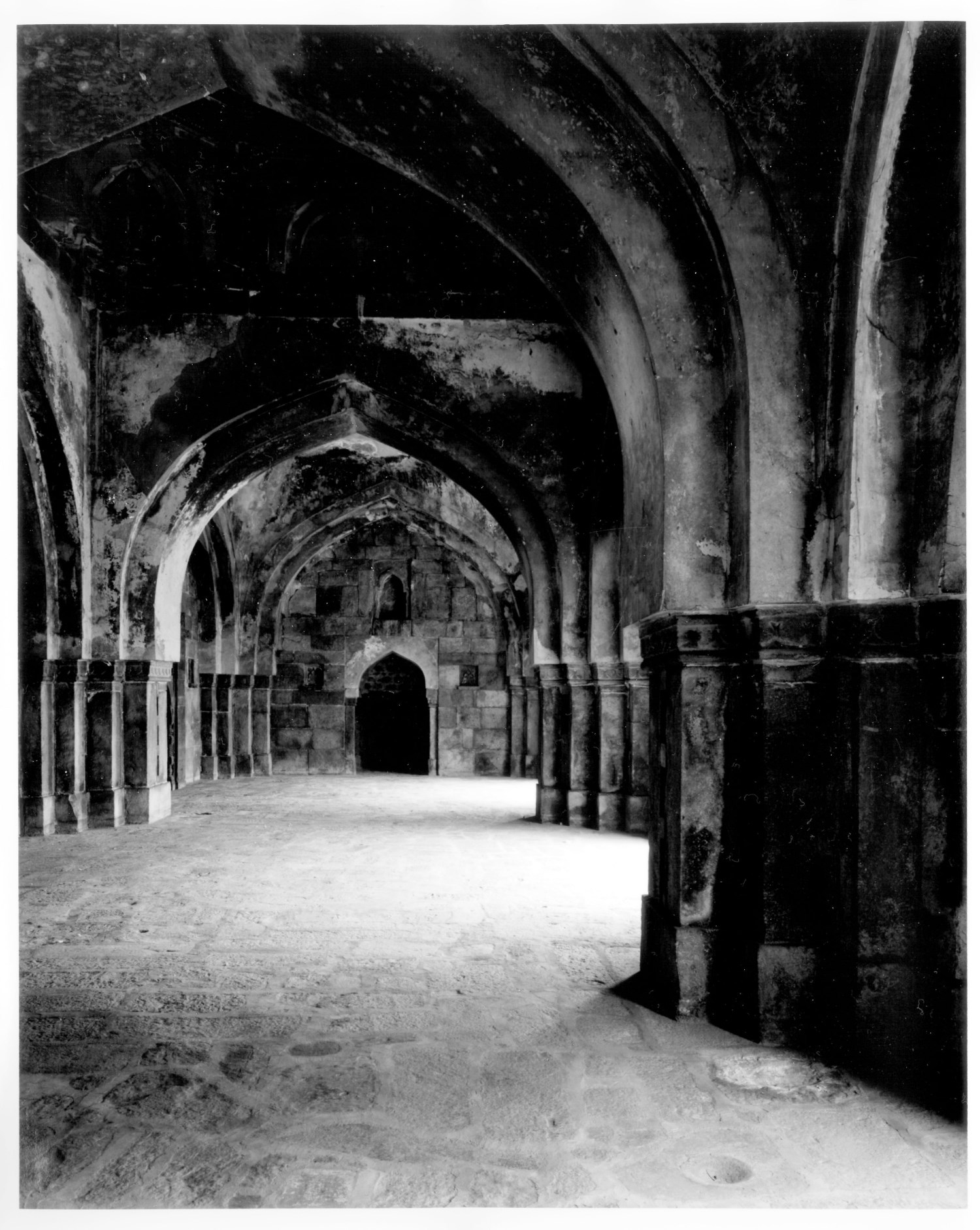 IsaKhan_Masjid.jpg