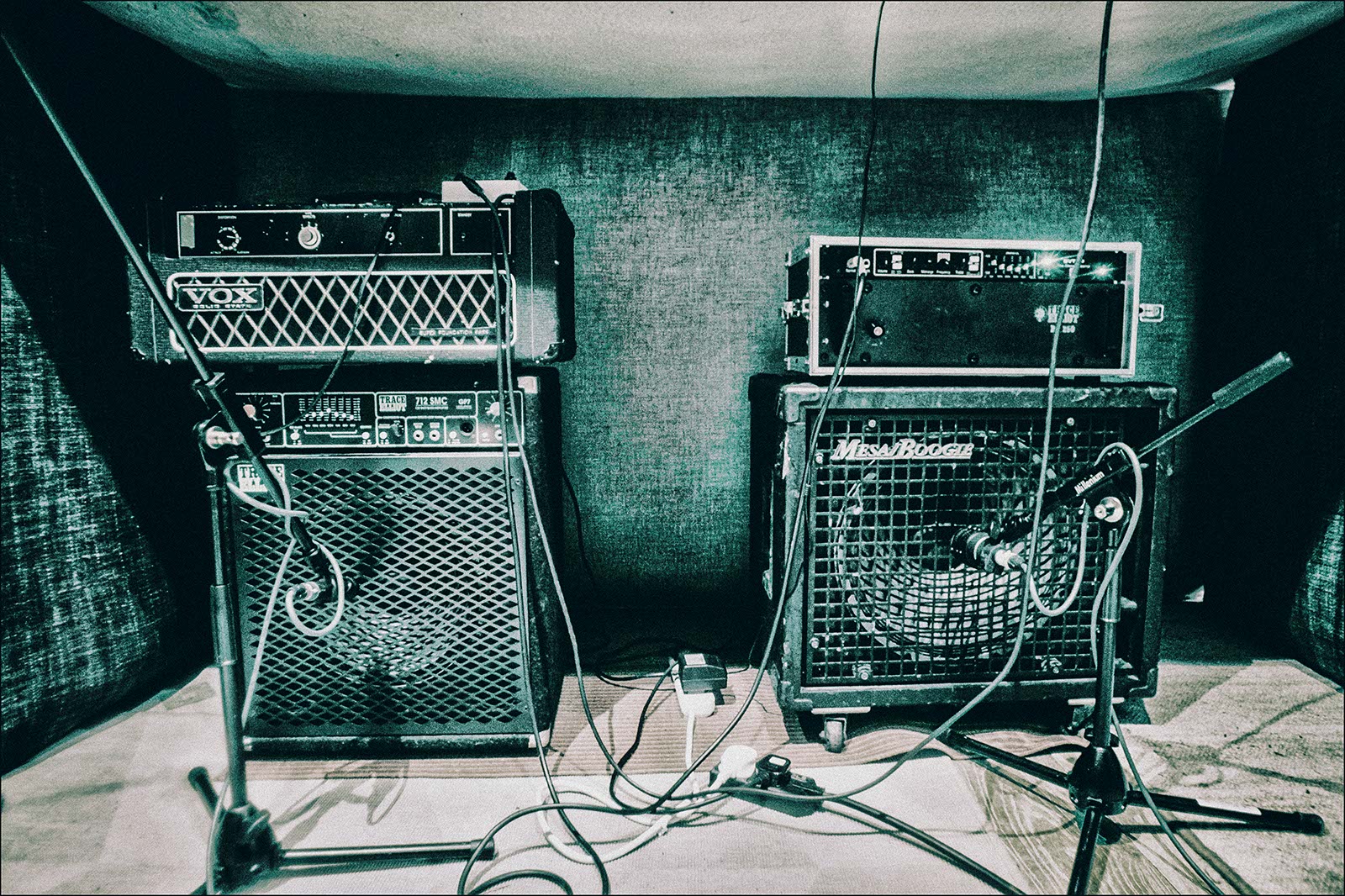 Vintage Vox Super Foundation Bass with 90's Trace Elliot Combo and Mesa 1x15 Cab with Ampeg Pre Amp and Trace Power Amp - Mescalito EP