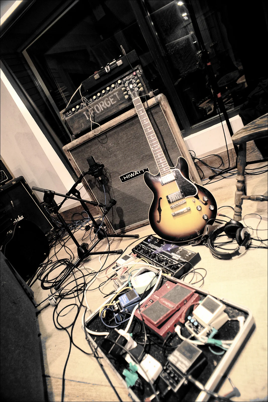 Vintage Fender BandMaster & HiWatt 4x12 - Alarmist Album