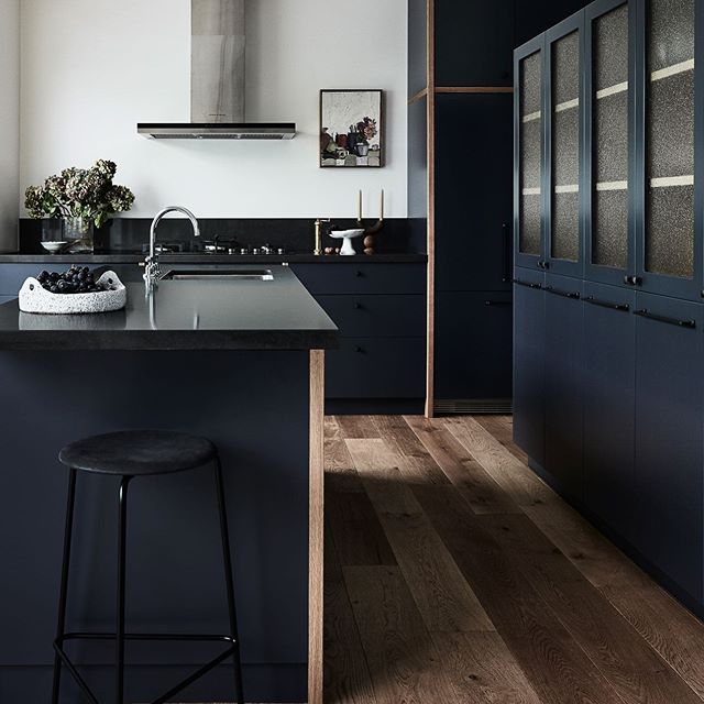 INKY BLUE || Kitchen perfection by @dominiquebrammah 
@insideoutmag 
Styling @kerrieann_jones_stylist 
Pics by me
.
.
.
.
.
#kitchen #kitchensofinstagram #kitchendesign #interiors #interiorinspo #interiorphotography #mareehomer.photography #interiors