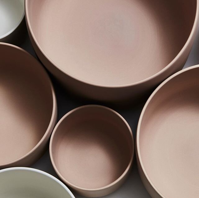 MORE IS MORE || en masse these pots by @eskohome are a design lovers nirvana 
#ceramics #handmadeceramics #handmade #handcrafted #modernceramics #ceramicbowl #ceramicplanter #planter #indoorplanter #indoorplants #organic #earthtones #naturalcolours #