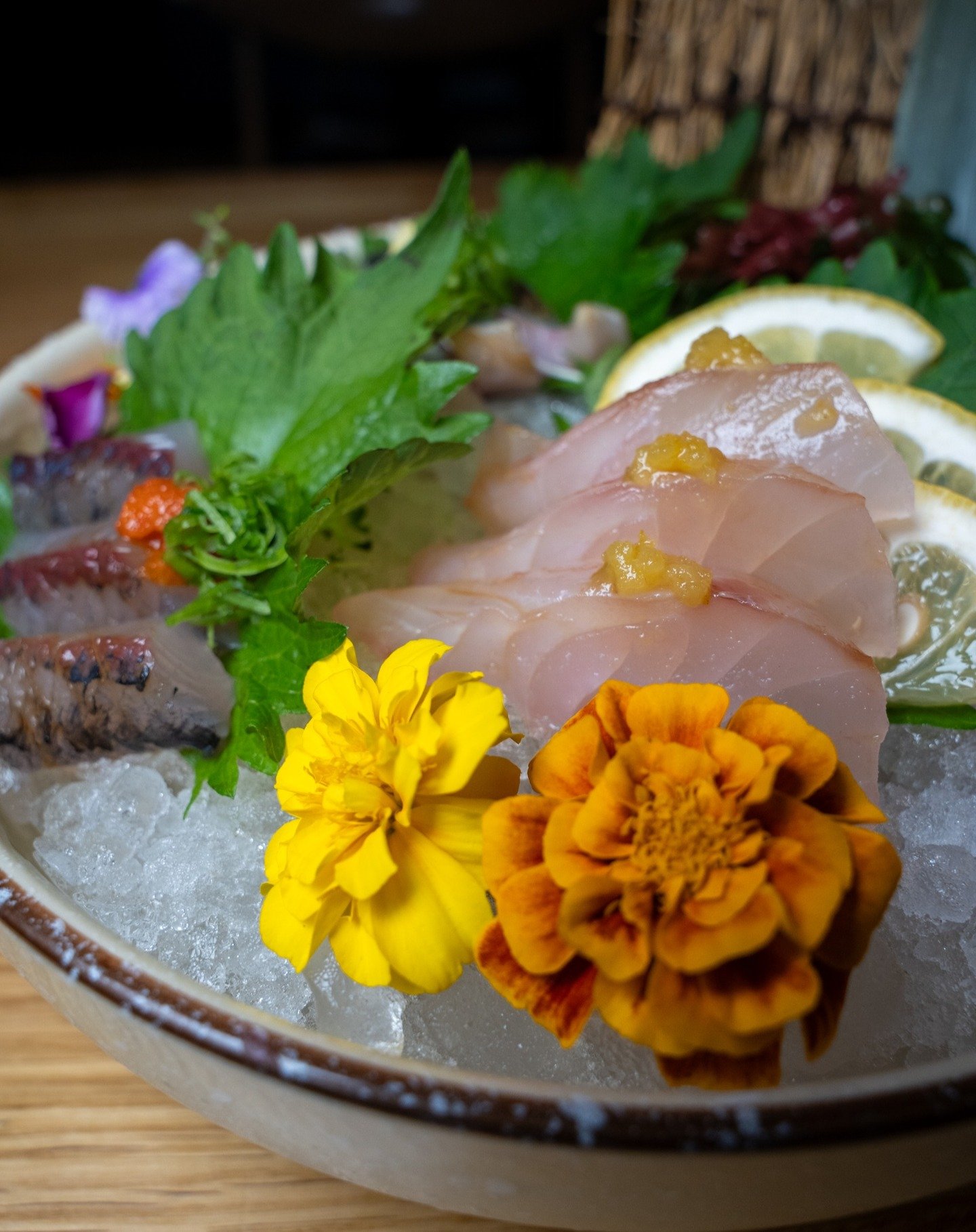 Summer flavors, sliced to perfection ☀️✨
Our seasonal sashimi features the freshest catch&mdash;delicate, vibrant, and only here for a limited time.
Swing by Izakaya Osen in LA and taste what summer feels like 🐟🌿

#IzakayaOsen #LosAngelesEats #DTLA