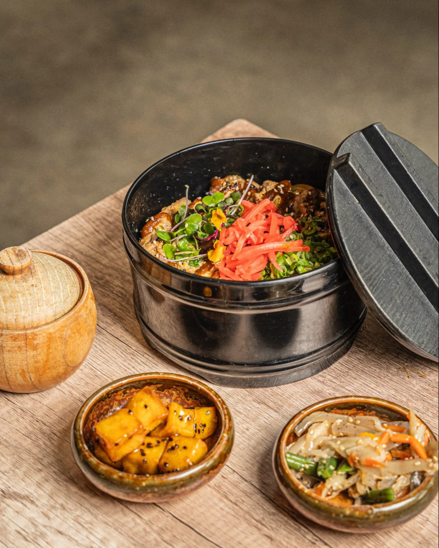 Jidori Oyako Don 🍚✨ Tender jidori chicken, soft egg, and onions mixed in tsuyu dressing, topped with furikake and red pickled ginger. Comfort in every bite, only at Izakaya Osen.

#IzakayaOsen #JidoriOyakoDon