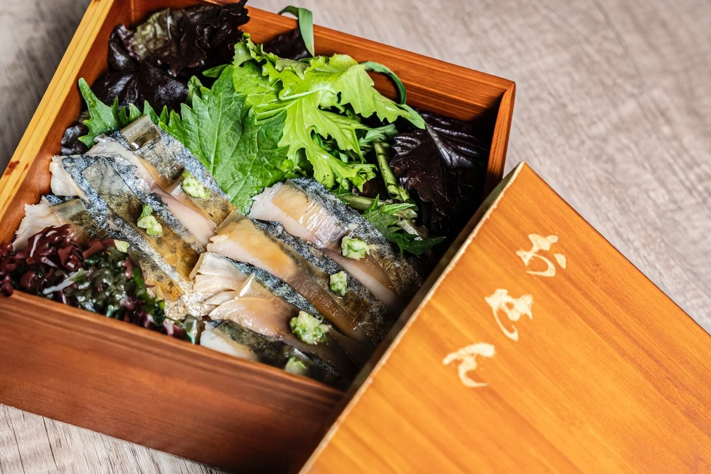 Shime Saba Don 🍚✨ Seared saba with battera konbu, marinated kelp, scallion, and fresh ginger served over fluffy rice. Bold, fresh, and full of flavor only at Izakaya Osen.

#IzakayaOsen #ShimeSabaDon #JapaneseFoodLA