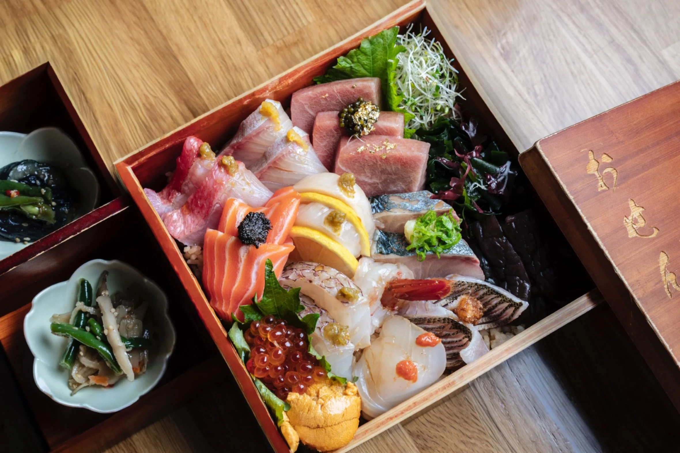 Premium Chirashi ✨ A chef&rsquo;s selection of the finest seasonal fish, thoughtfully arranged to delight both the eyes and the palate at Izakaya Osen Silverlake ✨🍣🥢