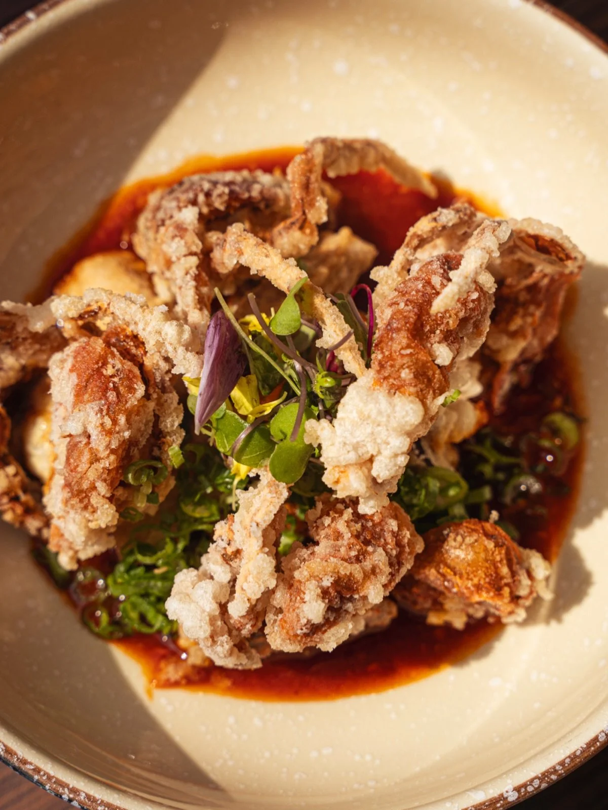 : 🦀 Soft Shell Crab 🦀🎃👻

Crunch into our crispy Soft Shell Crab, paired with tender fried eggplant and a kick of spicy sesame. Perfect bite, perfect share.

#IzakayaOsen #SoftShellCrab #JapaneseFood #IzakayaStyle #FriedEggplant CrispyDelight Spic