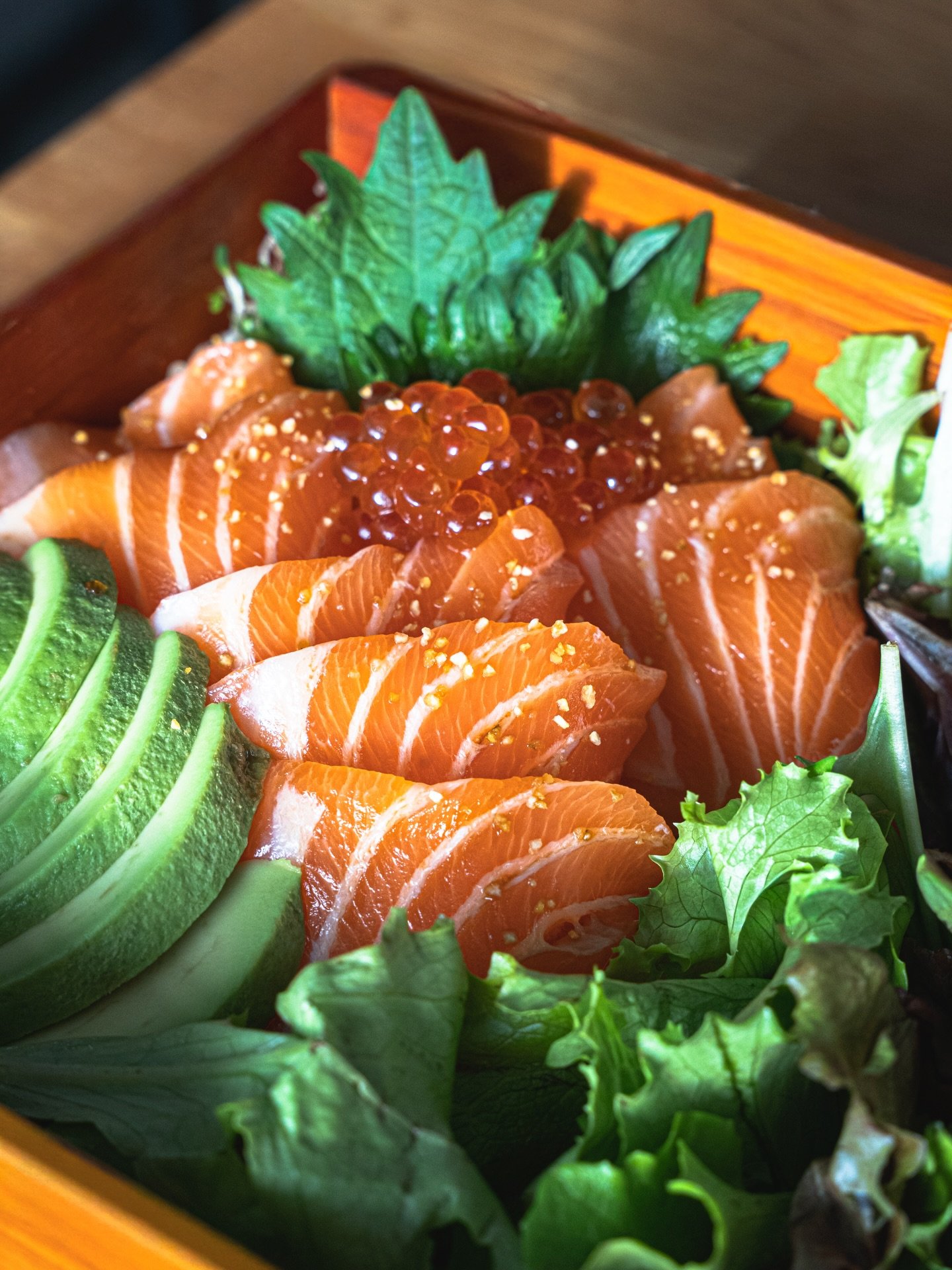 Say hello to our 🎏 Lunch menu 🎏 Start with the Salmon Ikura Don with fresh salmon, popping salmon roe, creamy avocado, shiso, a hint of yuzu powder and finished with nikiri shoyu. 

🐟 Perfect for a midday treat at Izakaya Osen in Silver Lake. 
🥢 