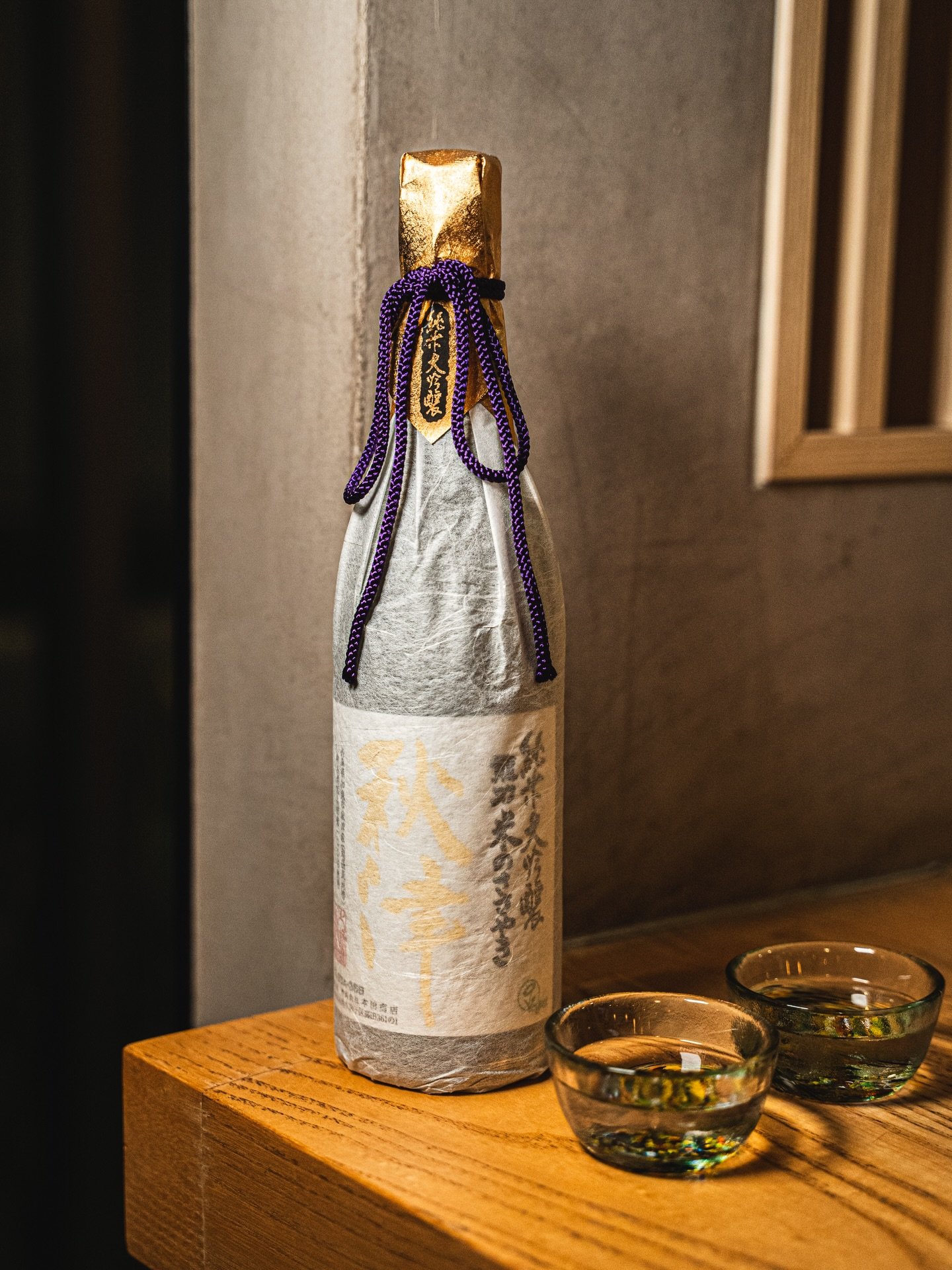 &ldquo;Tatsuriki Akitsu Kome no Sasayaki&rdquo; 🍶 From Hyogo, Japan, this Daiginjo offers a rich, layered experience, creamy on the palate with delicate notes of pear 🍐, melon 🍈, and rice. Crafted by Honda Shoten, the brewery employs a terroir-foc