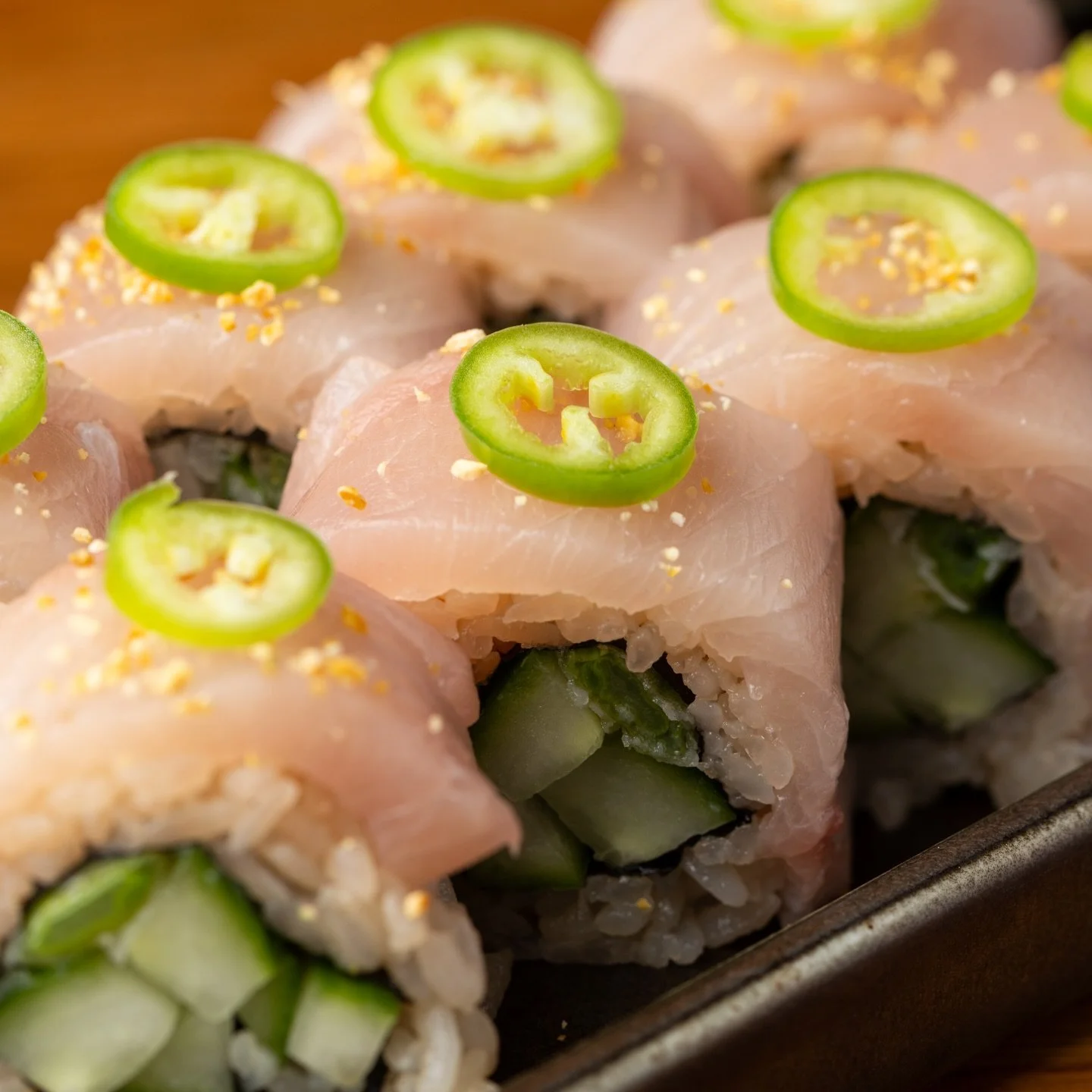 Signature Makimono 🌟 &ldquo;Silver Lake&rdquo;

Silver Lake vibes rolled up just for you 🥢 Tempura scallions and cucumber, topped with buttery yellowtail, spicy serrano, zesty yuzu powder, a kick of chili, and a splash of ponzu 🌶️✨

Crunch, spice,