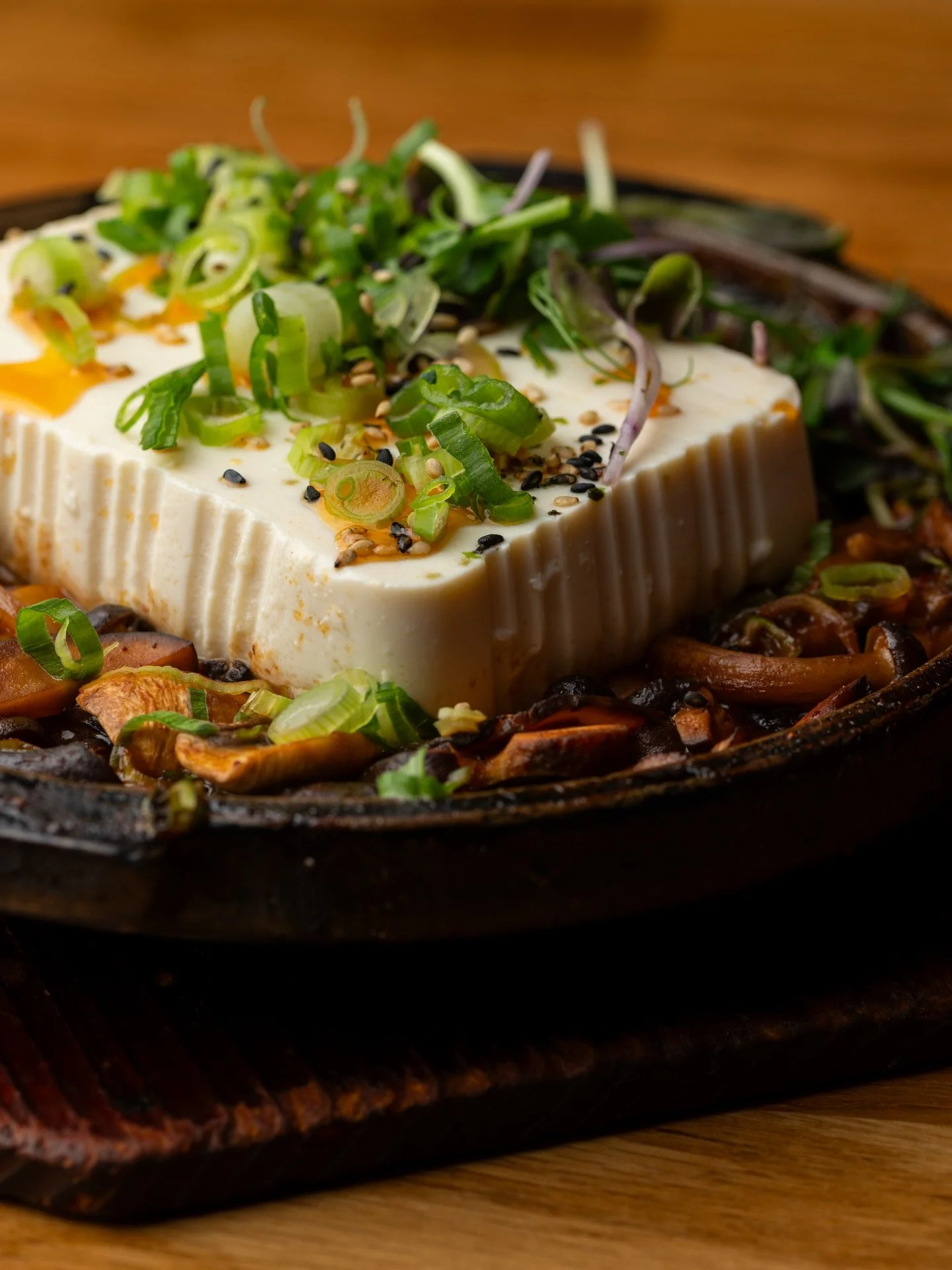 Vegan Vibes Only! 🌿💥

Sizzling Tofu &amp; Mushroom 🥢 A cozy mix of mushrooms, shishito peppers, micro cilantro, scallions, and tofu, all dancing in chili oil, sesame oil, and bold red miso ✨