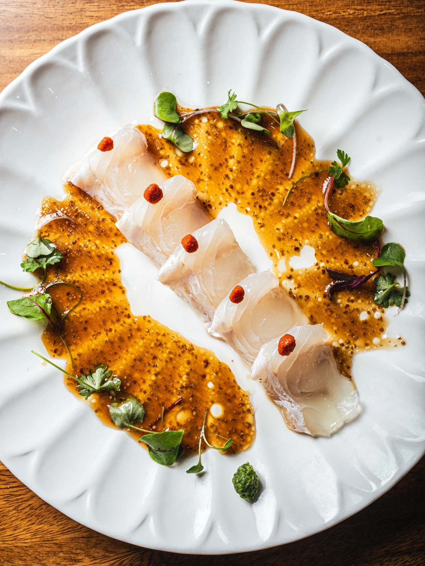🥢 Halibut Crudo ✨ Delicate halibut dressed in soy mustard and olive oil, topped with spicy radish and ginger scallion. Clean, bright, and effortlessly refined 🤍