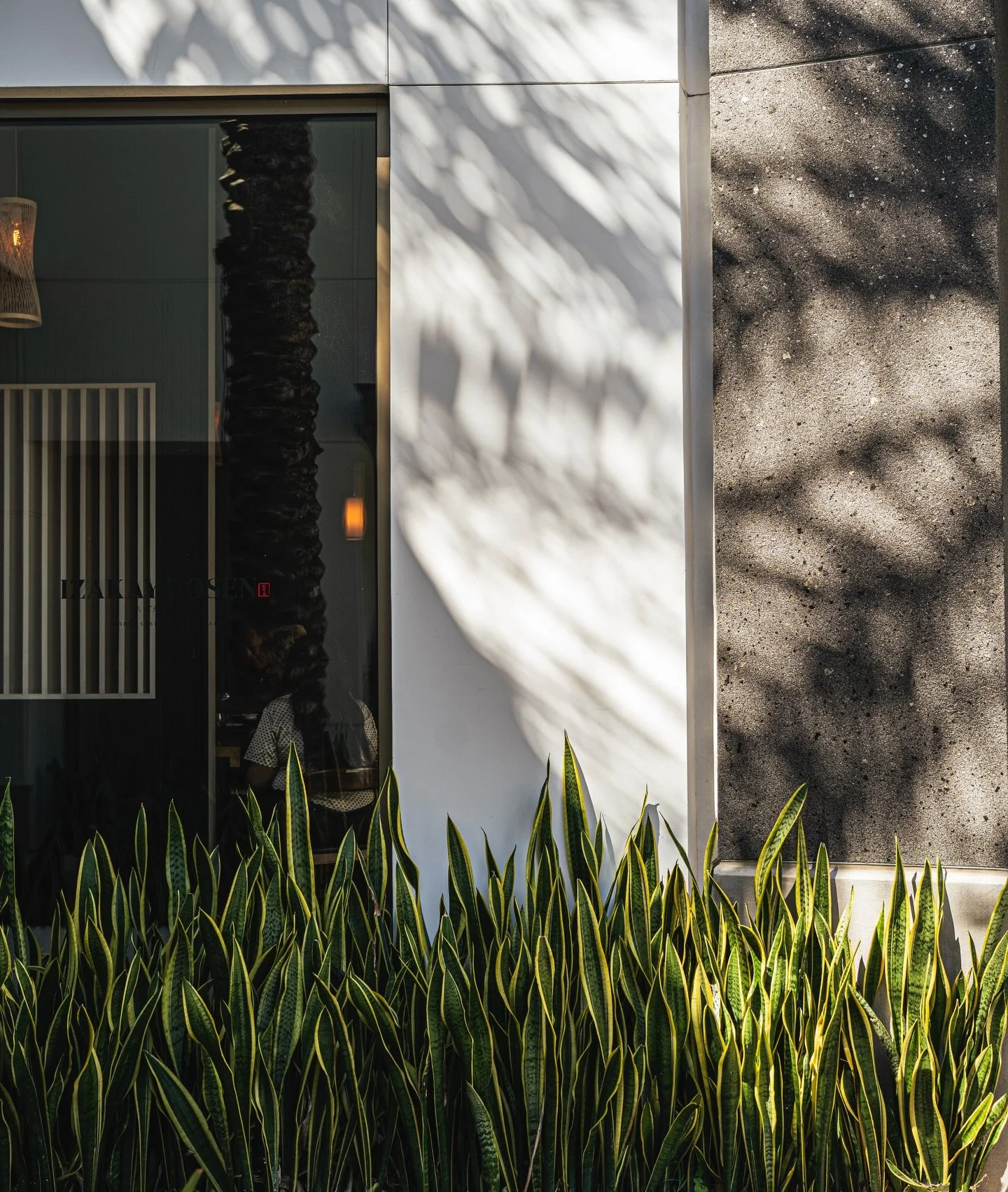 Perfect weather, perfect vibe ☀️
Izakaya Osen Irvine is looking beautiful inside and out.
Come experience it ✨🍶