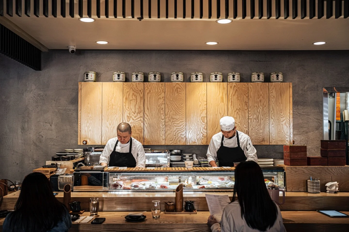 Have you experienced the sushi bar at Izakaya Osen Irvine &mdash; served directly by our chefs?
Enjoy exceptionally fresh sushi and sashimi, paired with attentive service and an immersive dining experience you&rsquo;ll love. 🍣