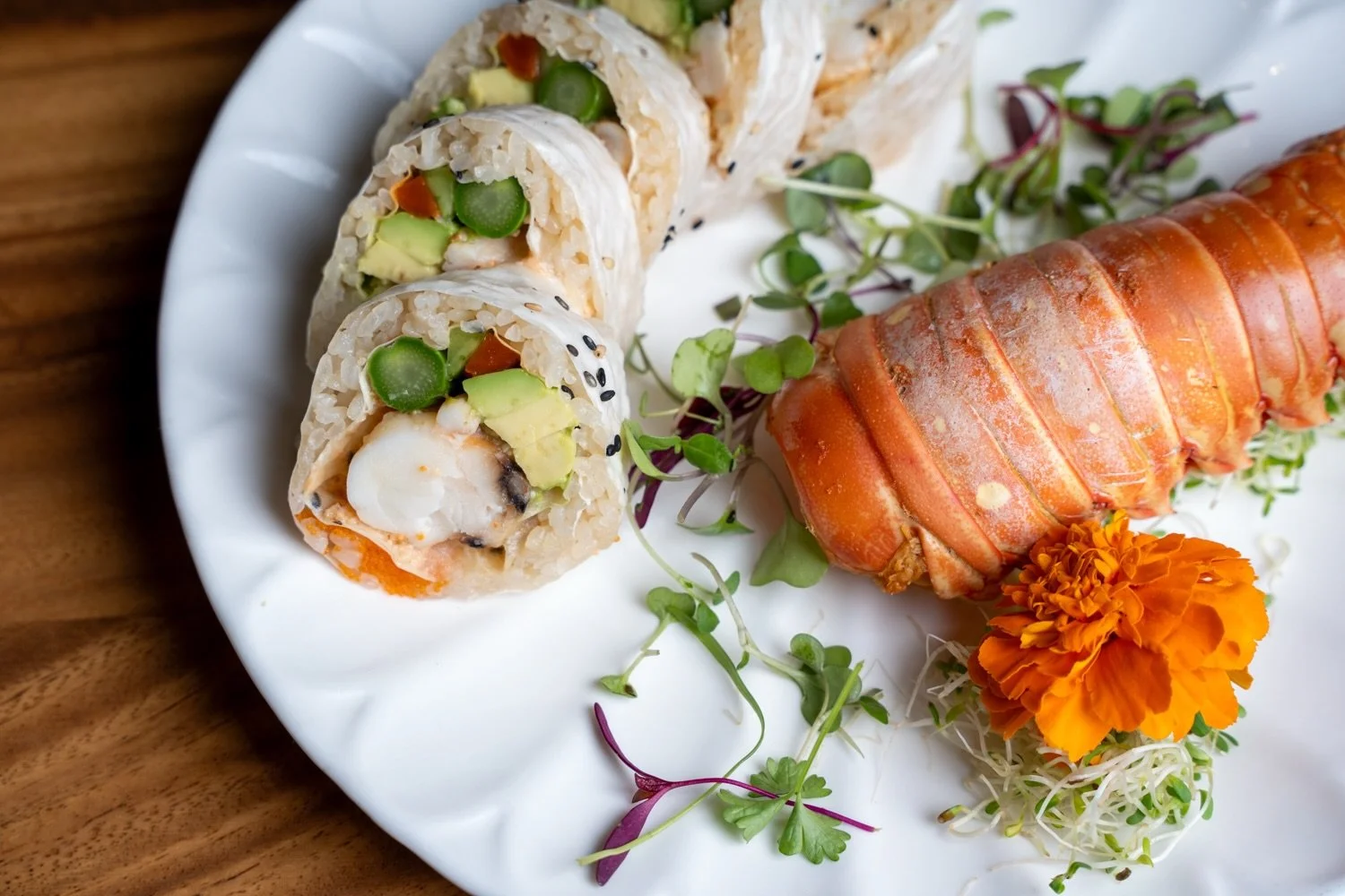 Indulgent, creamy, and packed with flavor 🦞✨
Our Baked Lobster roll features lobster layered with masago, avocado, asparagus, cucumber, gobo, kaiwari, and soy paper, finished with our homemade mayo dressing.

A rich and satisfying signature roll you