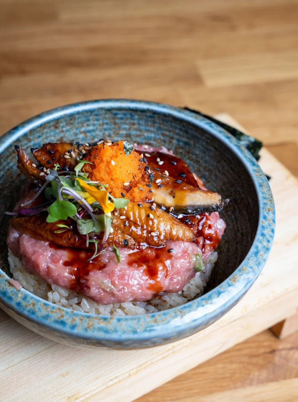 🔥 Toro Unagi Bowl 🔥
Rich tuna belly and perfectly grilled unagi layered over premium sushi rice, topped with scallions, sesame seeds, masago, and our signature unagi dressing. Served with a refreshing side of seaweed for the perfect balance.

A bow