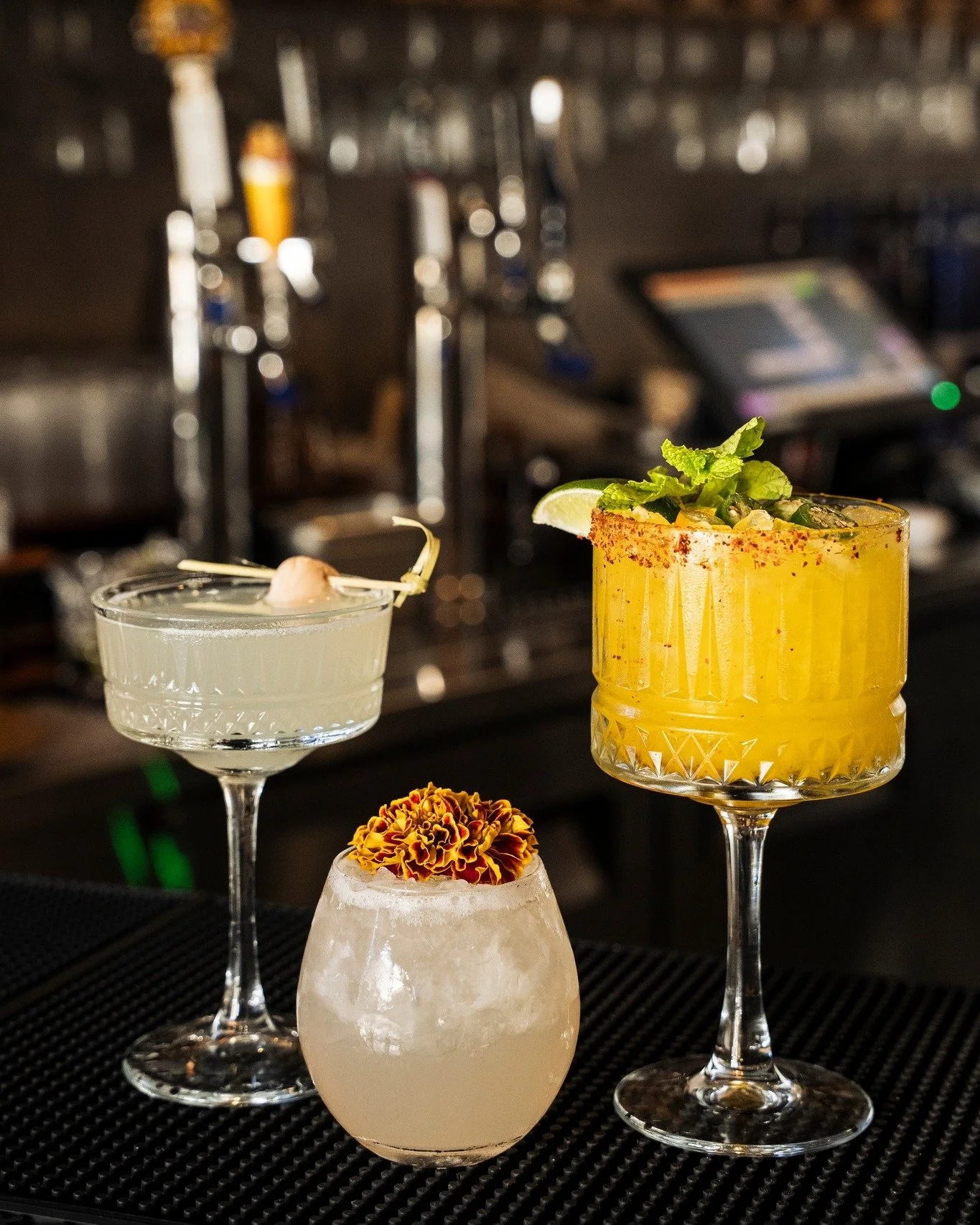 The weekend, poured.

Available at Osen Irvine.

#IzakayaOsen #OsenIrvine #CraftCocktails #WeekendDining #IrvineEats #OrangeCountyRestaurants