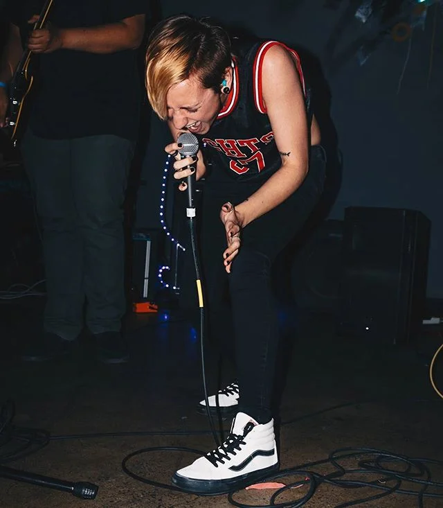I couldn't resist the oppertunity to hear some Paramore live. 🎤: @papermachinespa 
2007 Cover Night @codaphilly