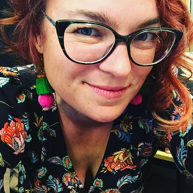 Rocking the accidentally-Christmas earrings...
.
.
#howellsabout #earrings #christmastrees #christmas