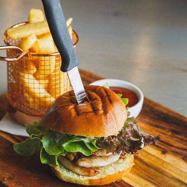 You can't ignore the classics! We definitely don't at Sportivo. Wrap your hands around our delicious range of burgers today and we'll even throw in a free beer if you order two 😉