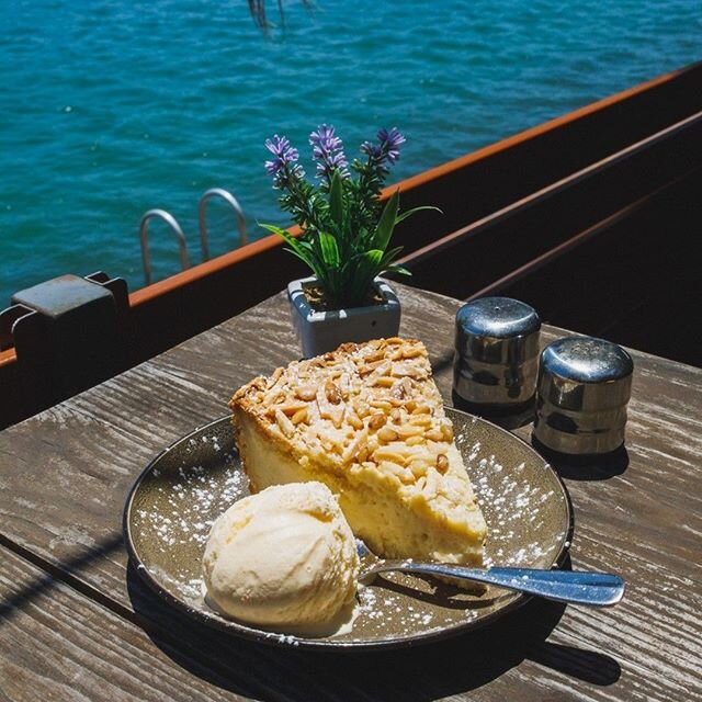 Cake or Lake? We're not sure which is easier to look at 😂