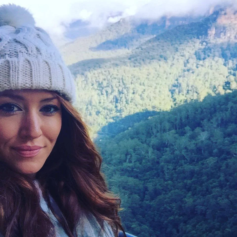 HAVE YOU EVER JUST WANTED TO PACK UP, LEAVE AND START A NEW JOURNEY? WELL BECKY BEAN HAS DONE JUST THAT. SHE WAS SICK OF LIVING GROUNDHOG DAY AND LIVING IN DEPRESSION... SO SHE SOLD EVERYTHING AND HAS BEEN DRIVEN TO HAPPINESS EVER SINCE. I FIND HER INCREDIBLY INSPIRING AND SOOO FRICKEN FUNNY (YOU NEED TO WATCH HER INSTAGRAM STORIES) SO I ASKED HER FOR AN INTERVIEW AND HERE IT IS.... MEET BECKY.