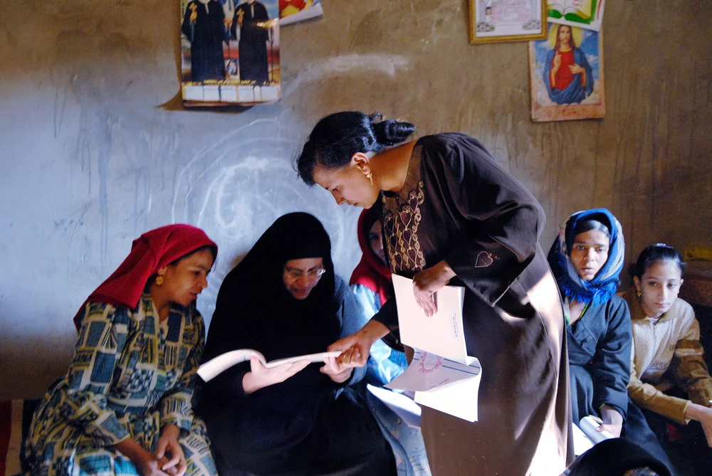 002_Egypt_Deir_Al_Barsha_Literacy_Class_byClaudiaWiens-2.jpg